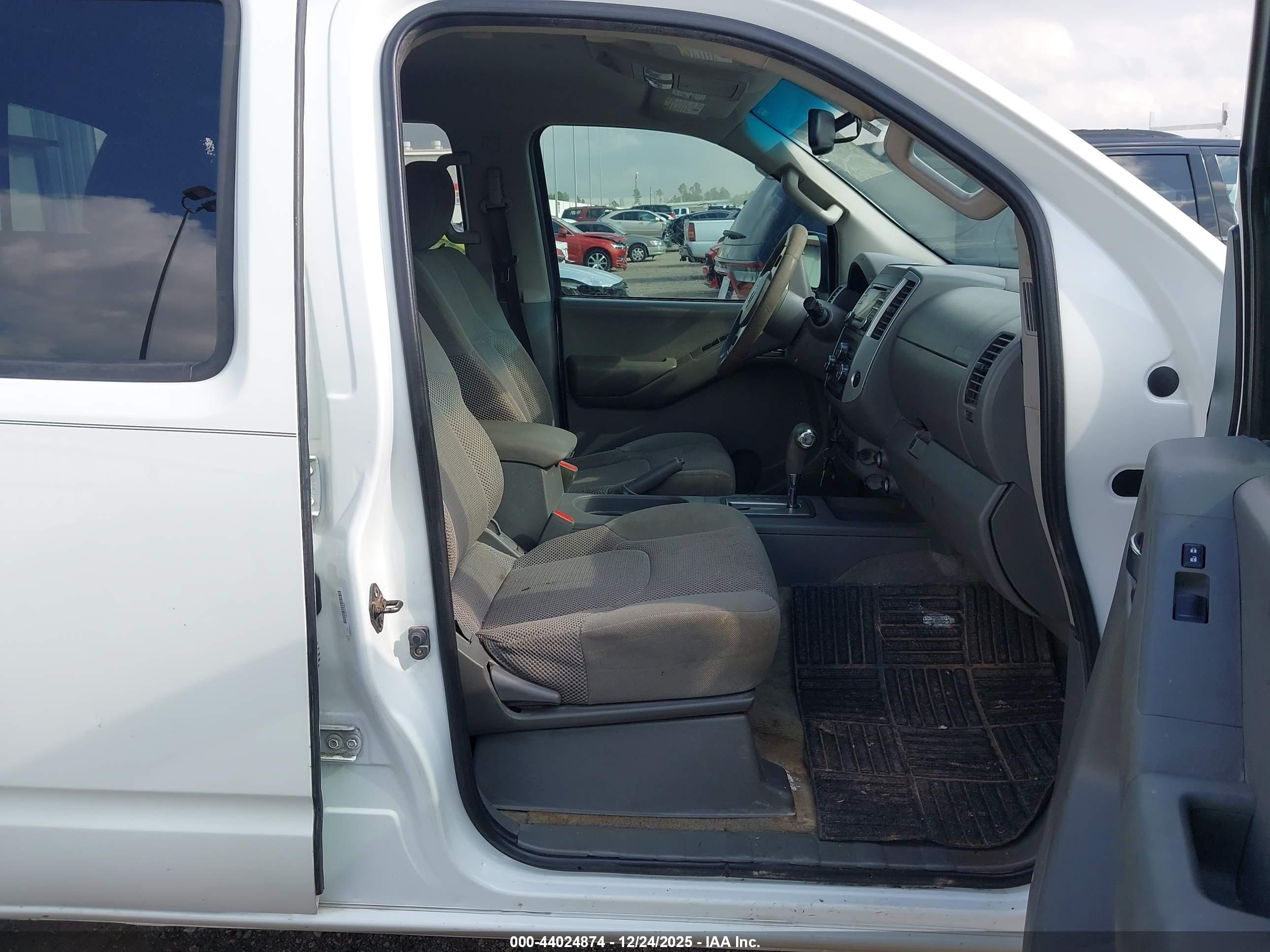 NISSAN FRONTIER image 5