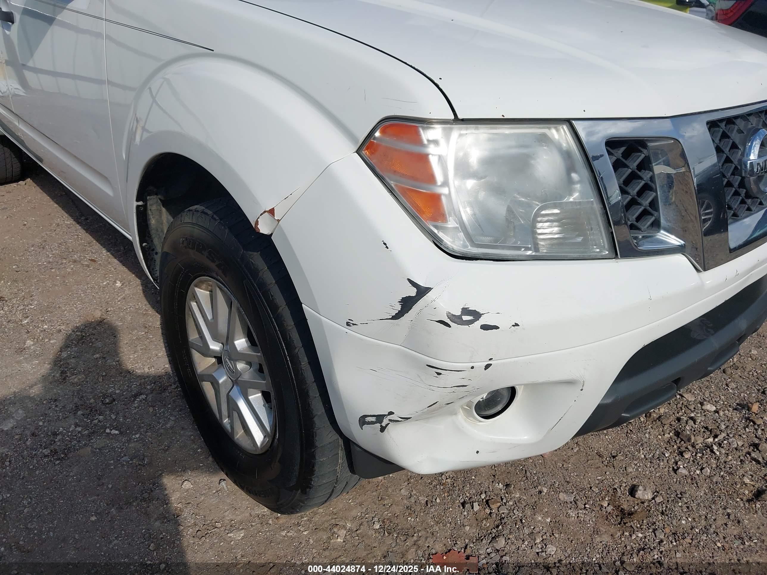 NISSAN FRONTIER image 6