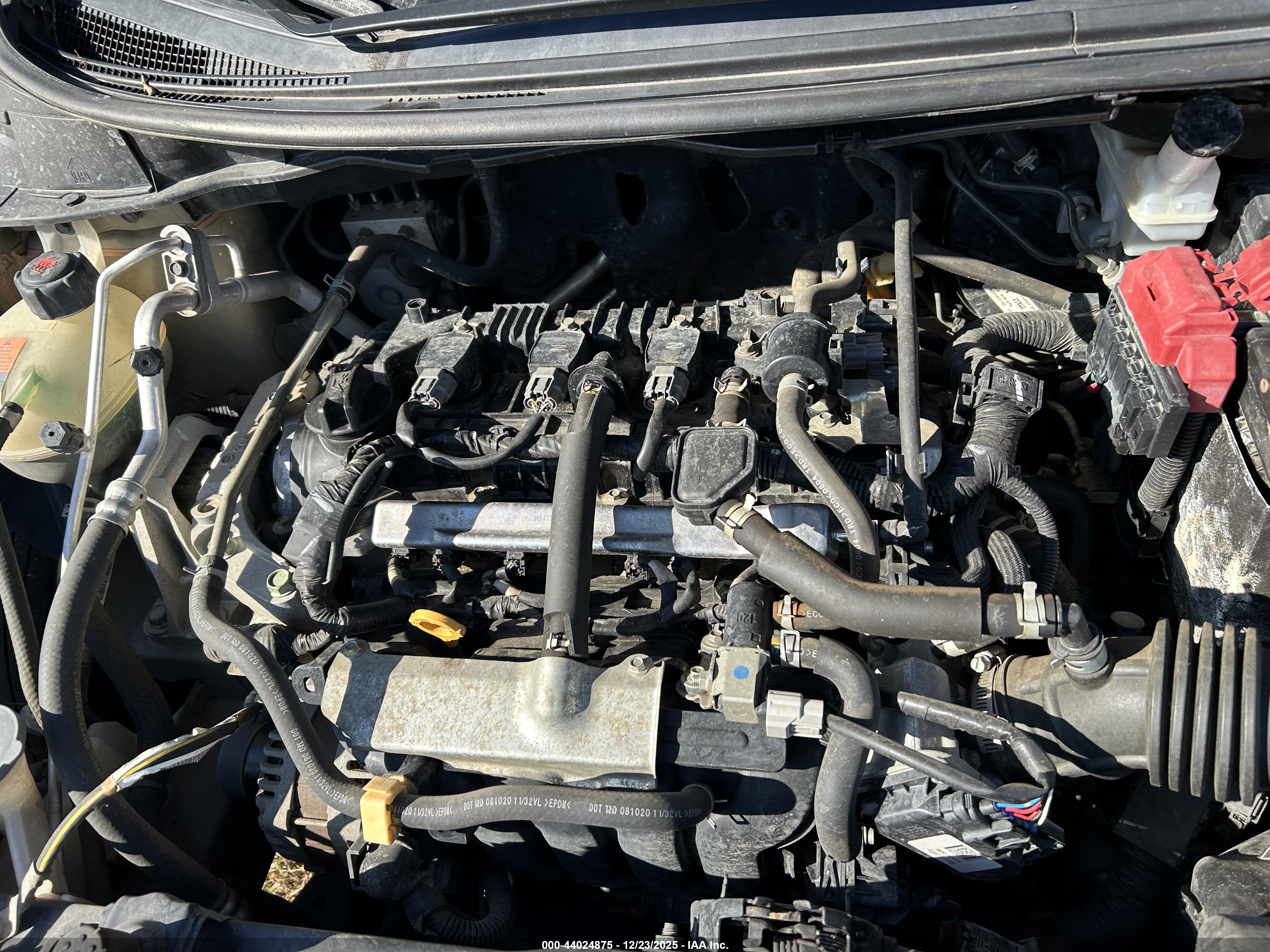 NISSAN VERSA image 10