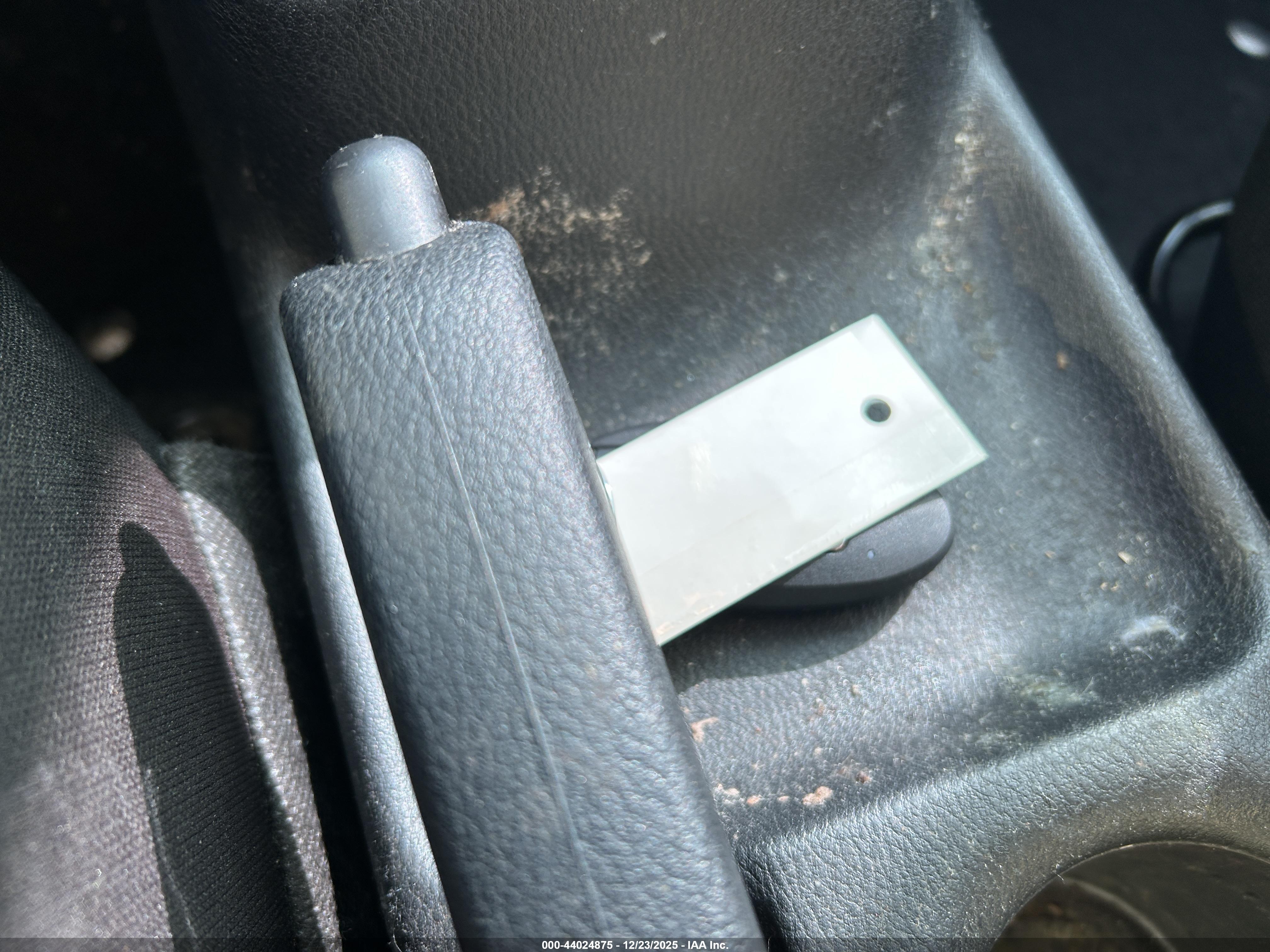 NISSAN VERSA image 11