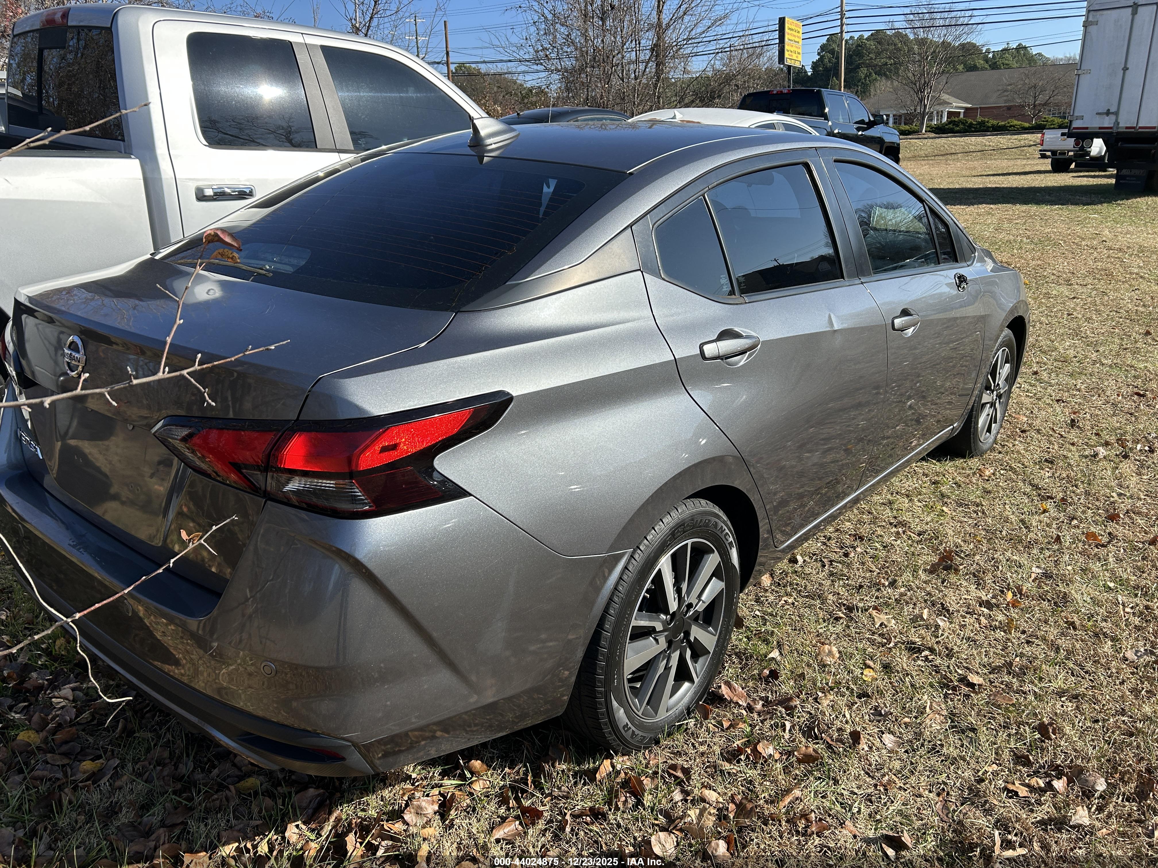 NISSAN VERSA image 4