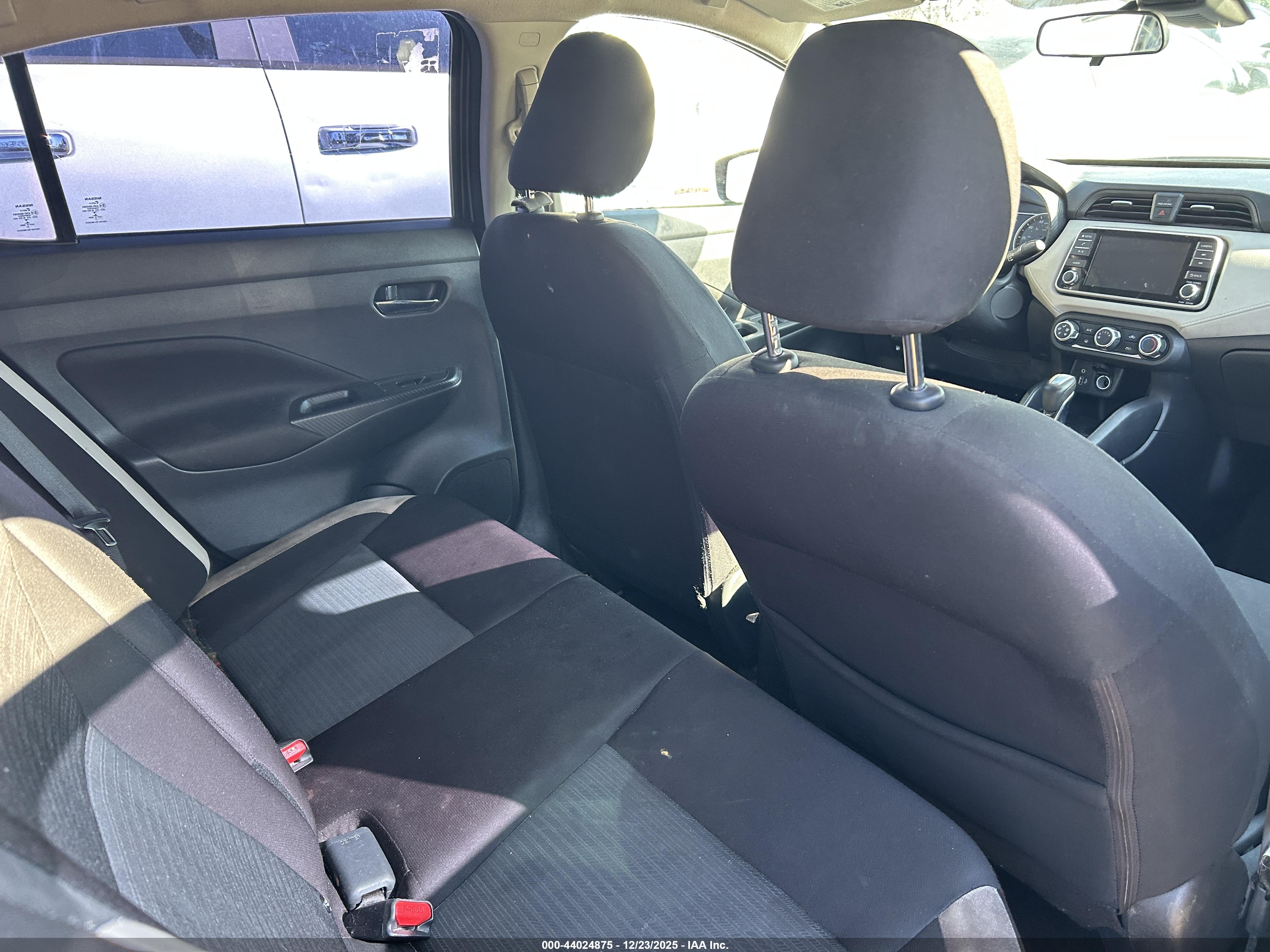 NISSAN VERSA image 8