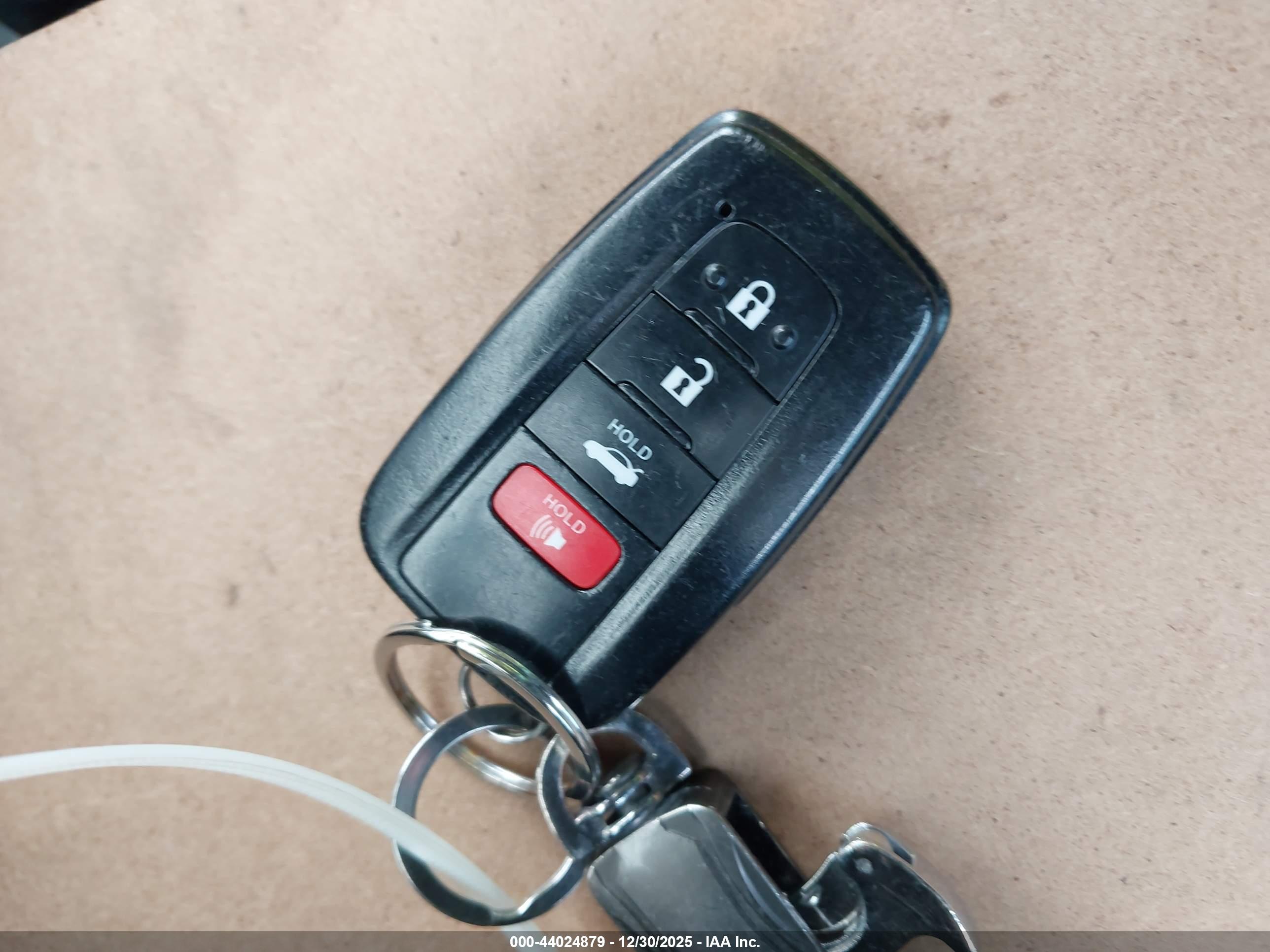 TOYOTA CAMRY image 11