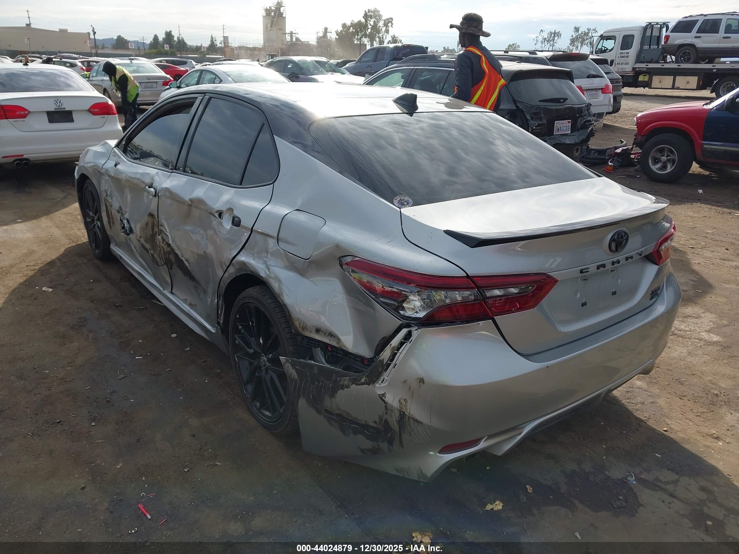 TOYOTA CAMRY image 3