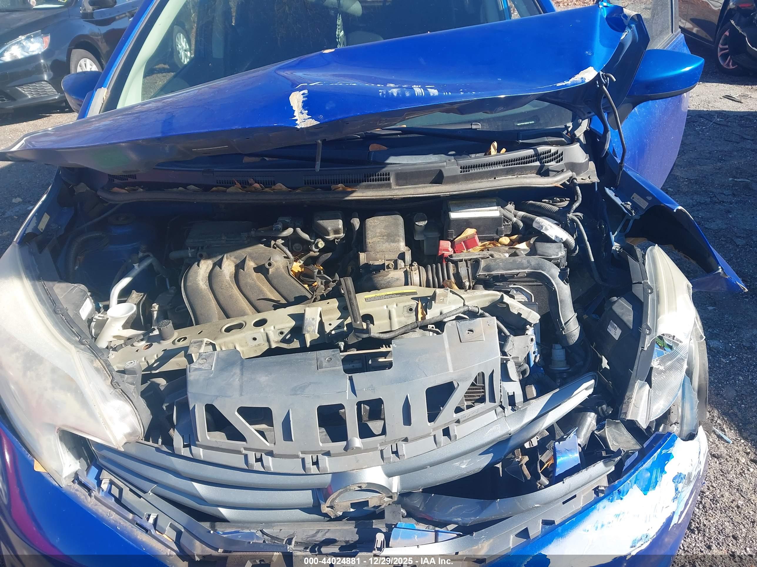 NISSAN VERSA image 10