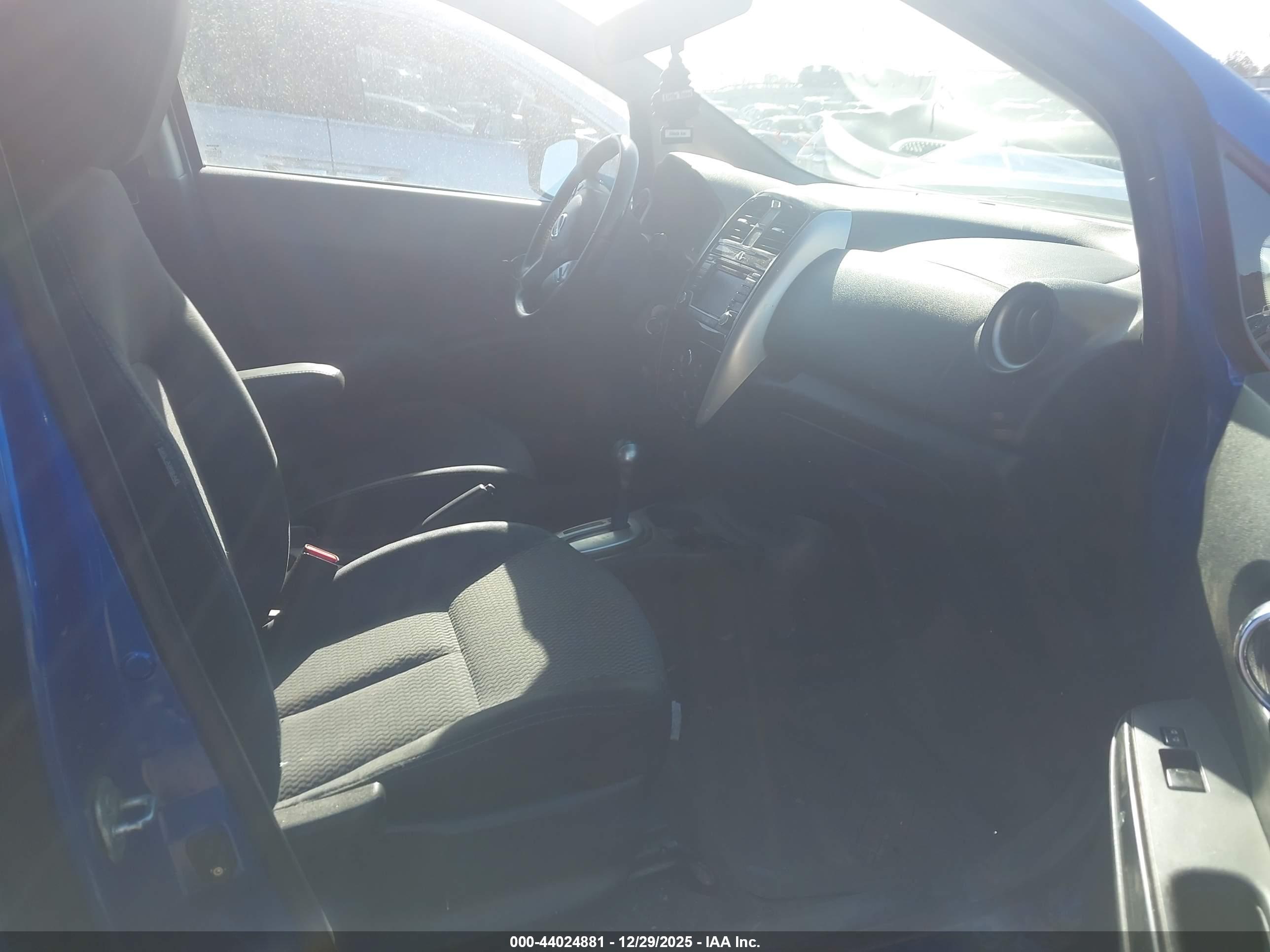 NISSAN VERSA image 5