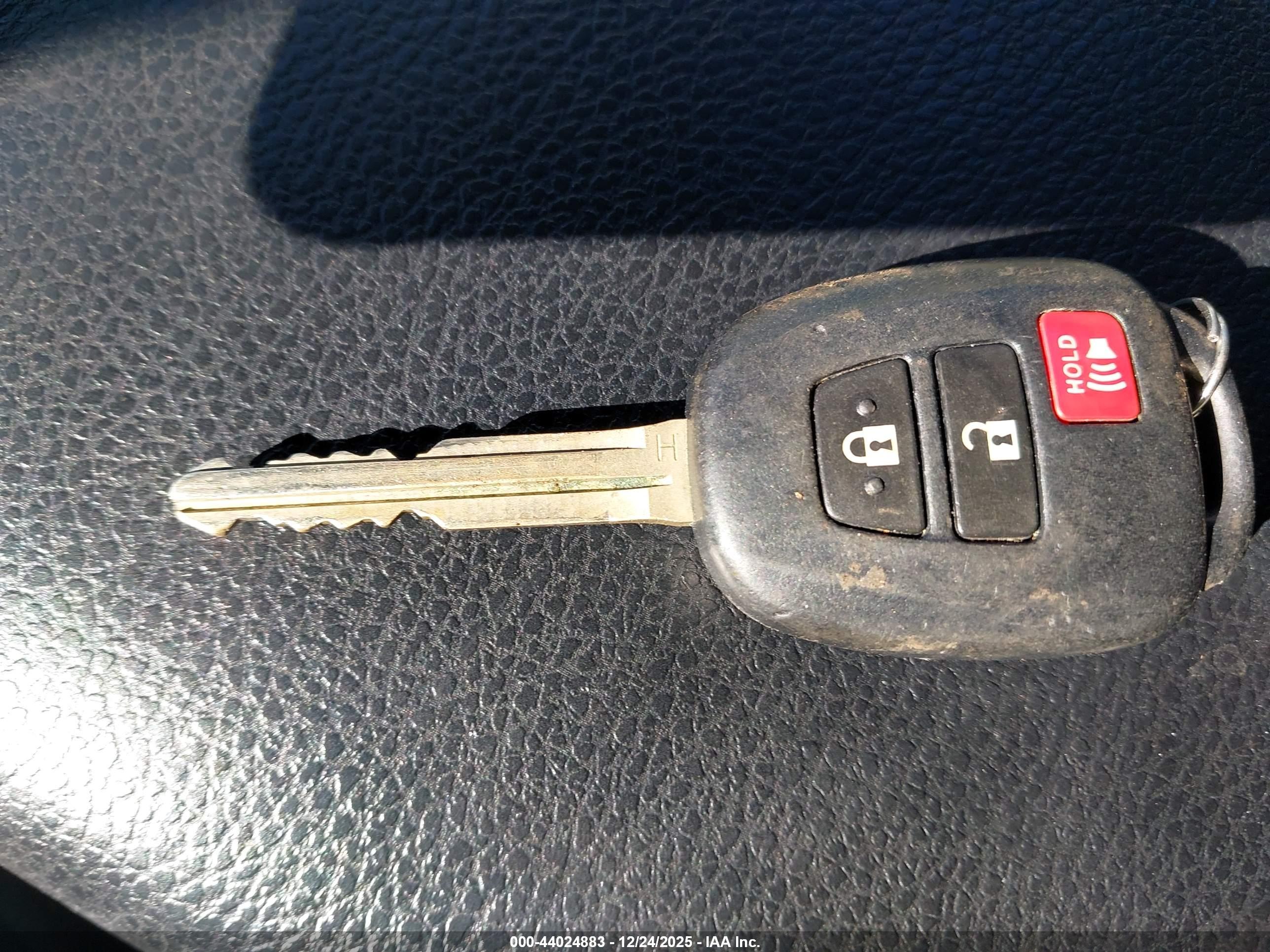TOYOTA RAV4 image 11