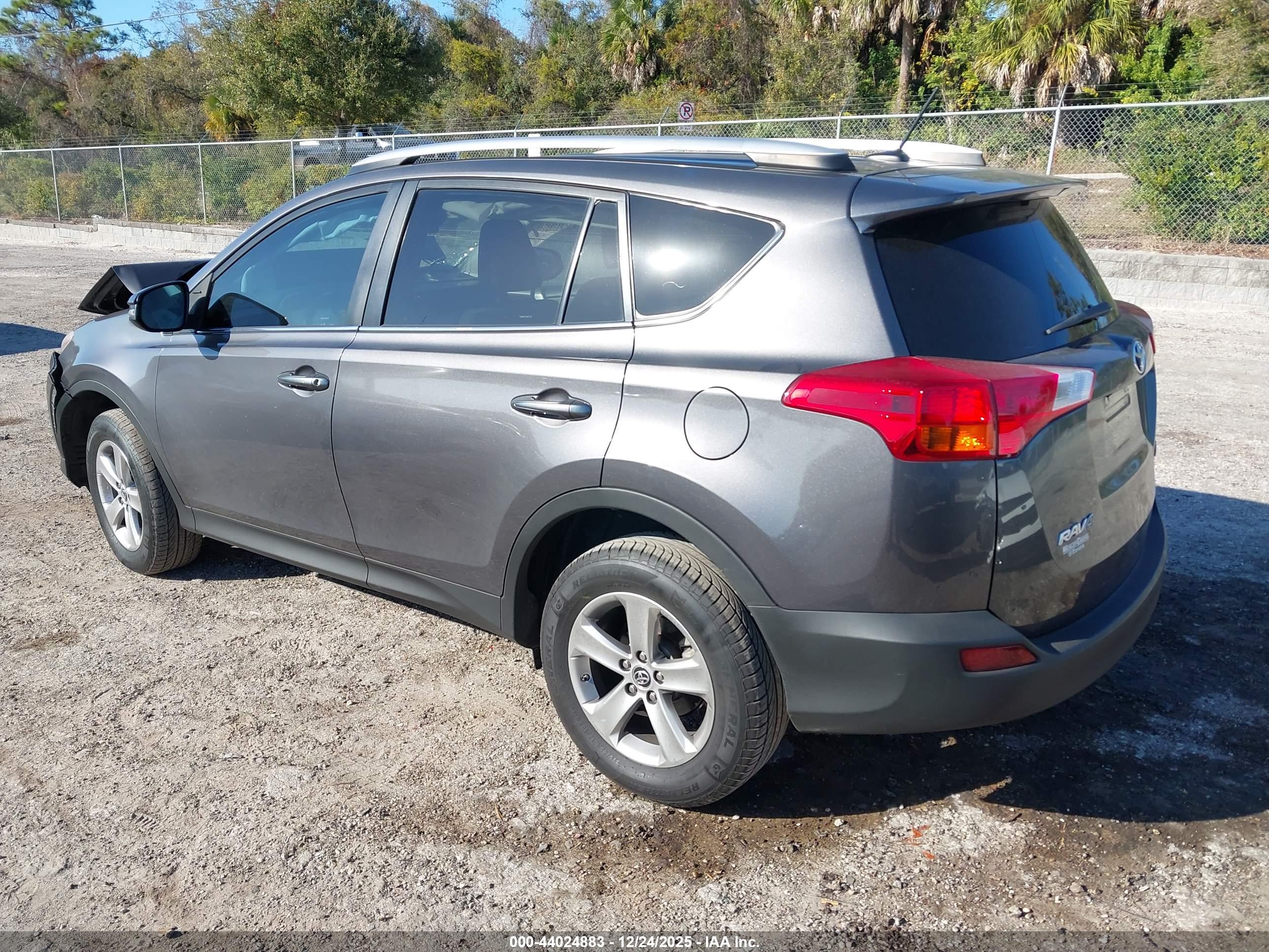 TOYOTA RAV4 image 3