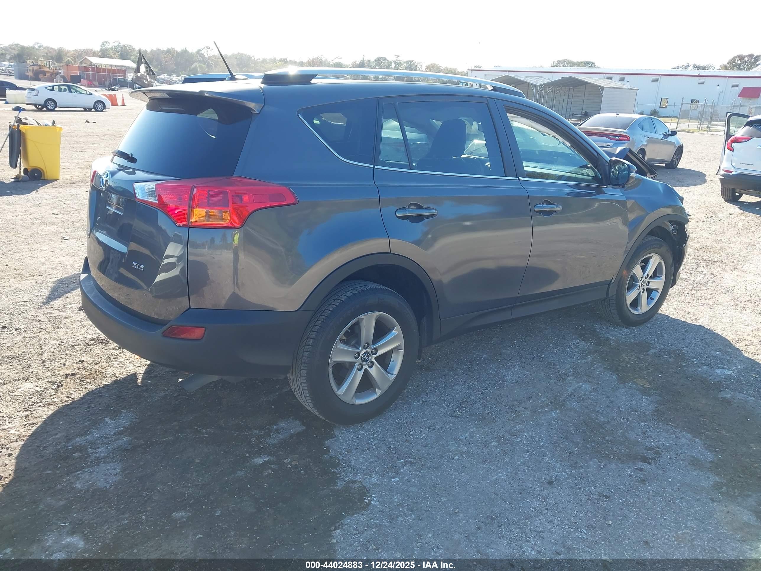 TOYOTA RAV4 image 4