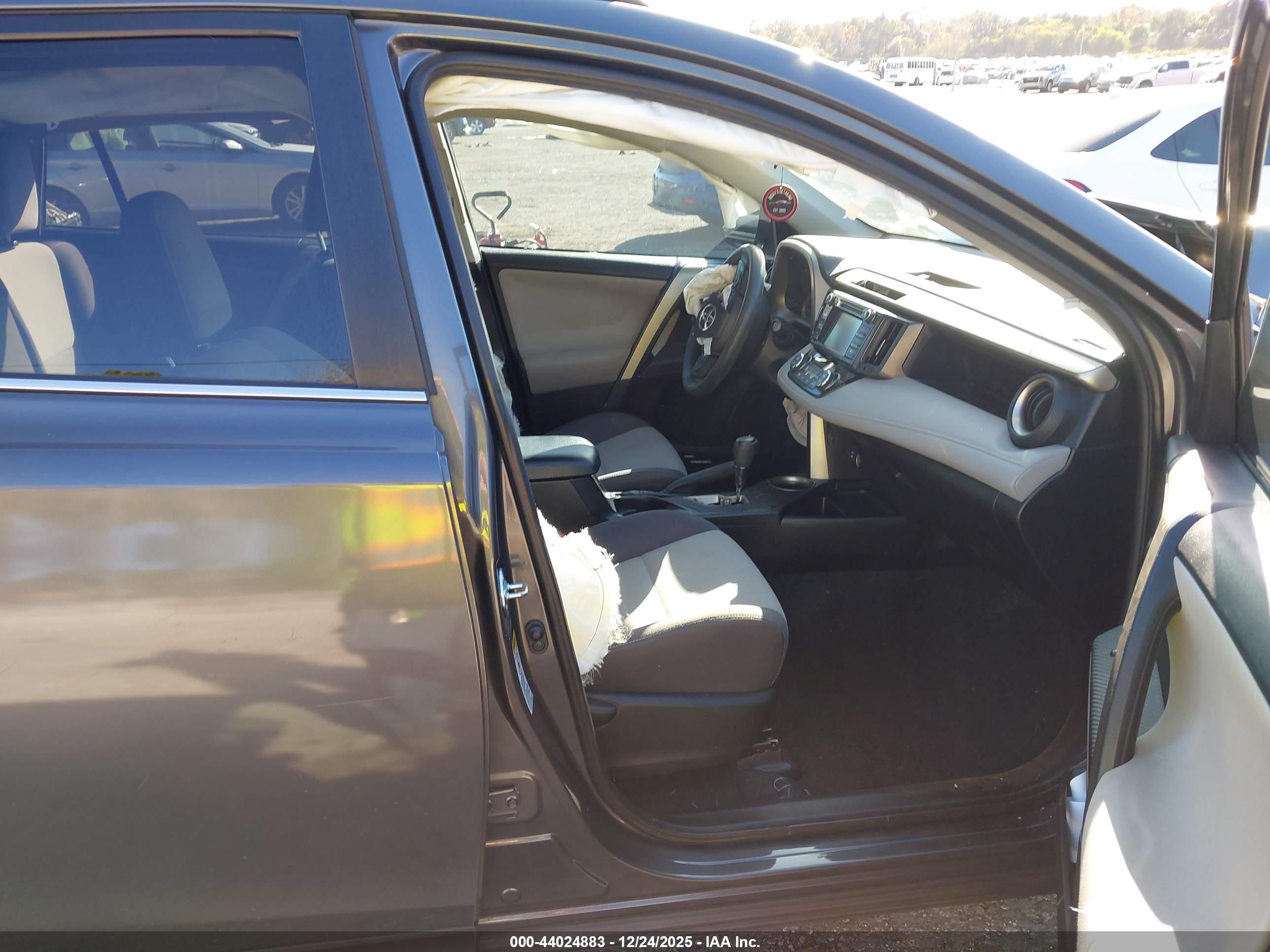 TOYOTA RAV4 image 5