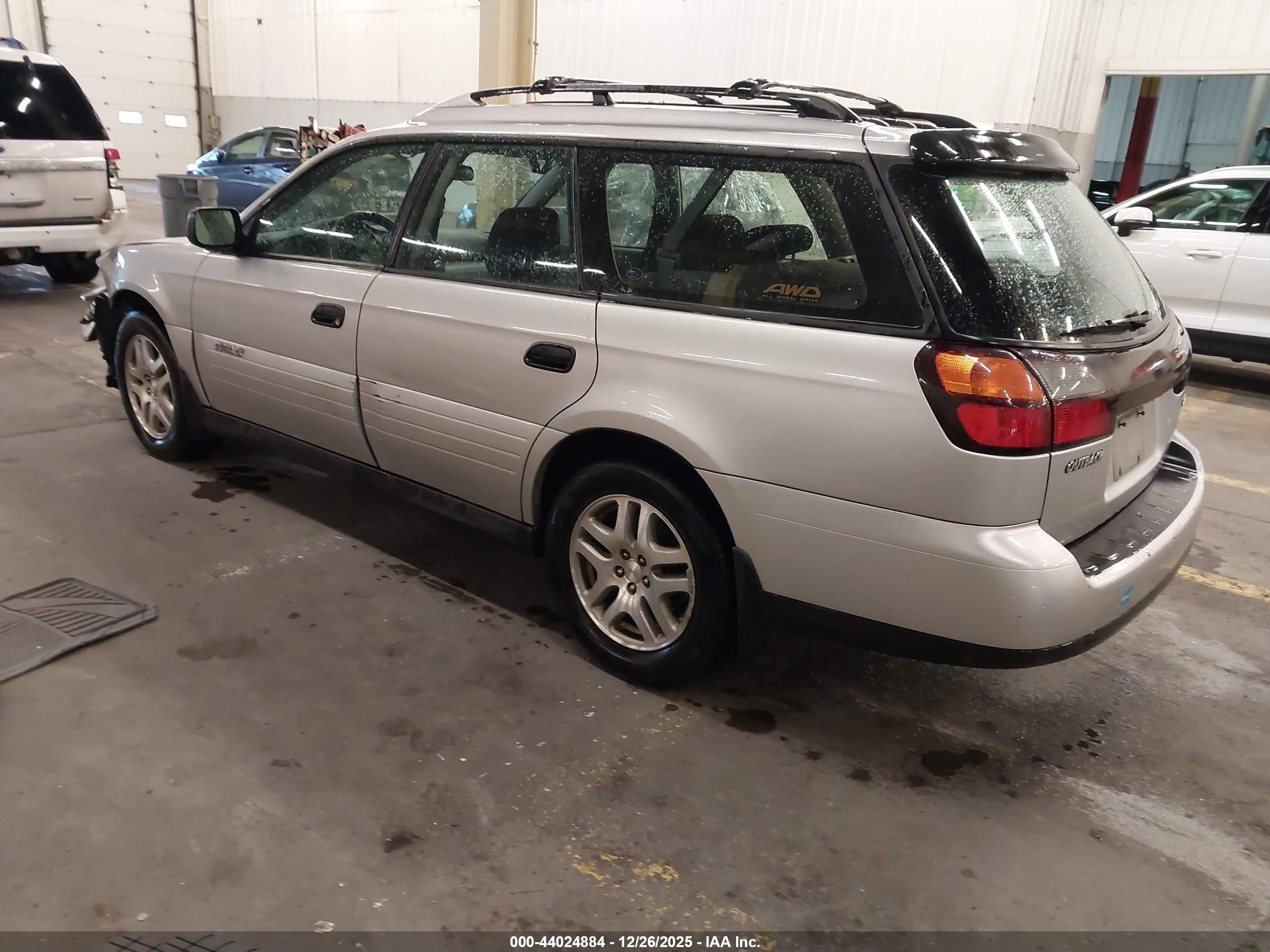 SUBARU OUTBACK image 3