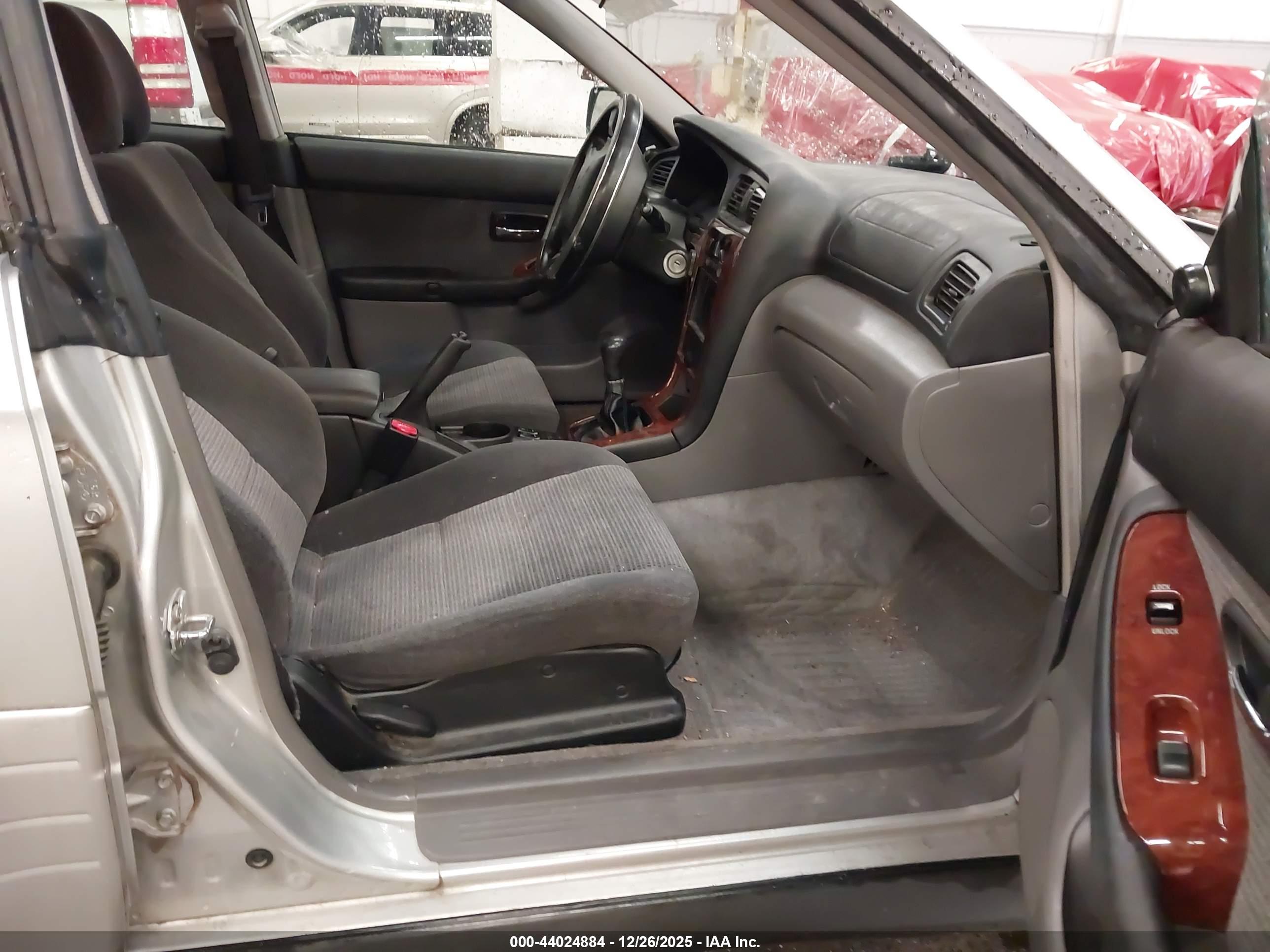 SUBARU OUTBACK image 5