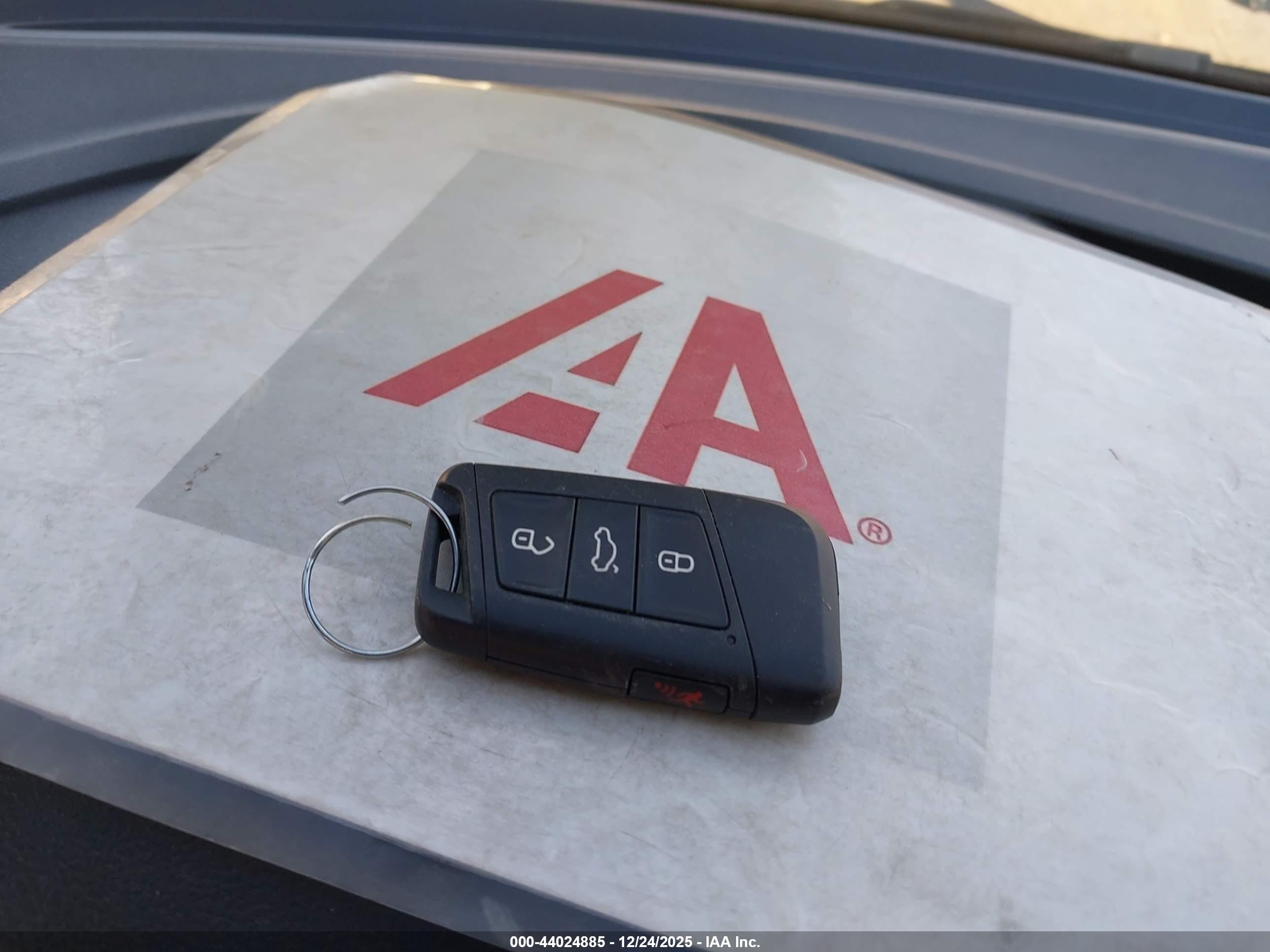 VOLKSWAGEN TAOS image 11