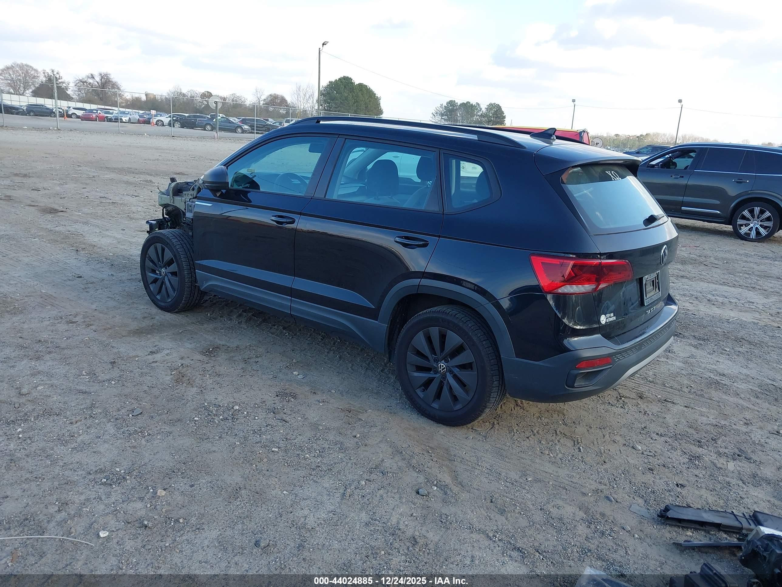 VOLKSWAGEN TAOS image 3