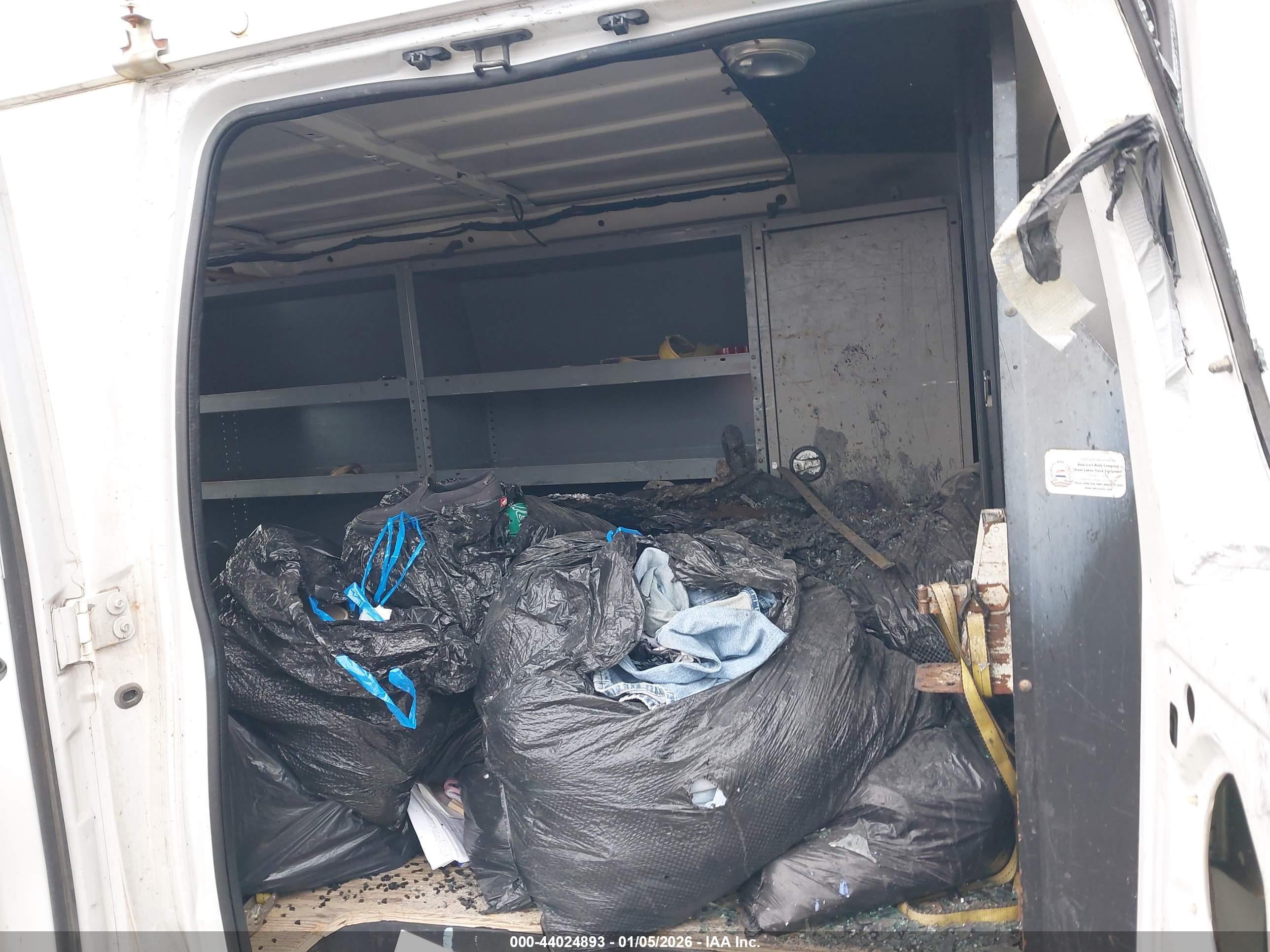 FORD E-250 image 8