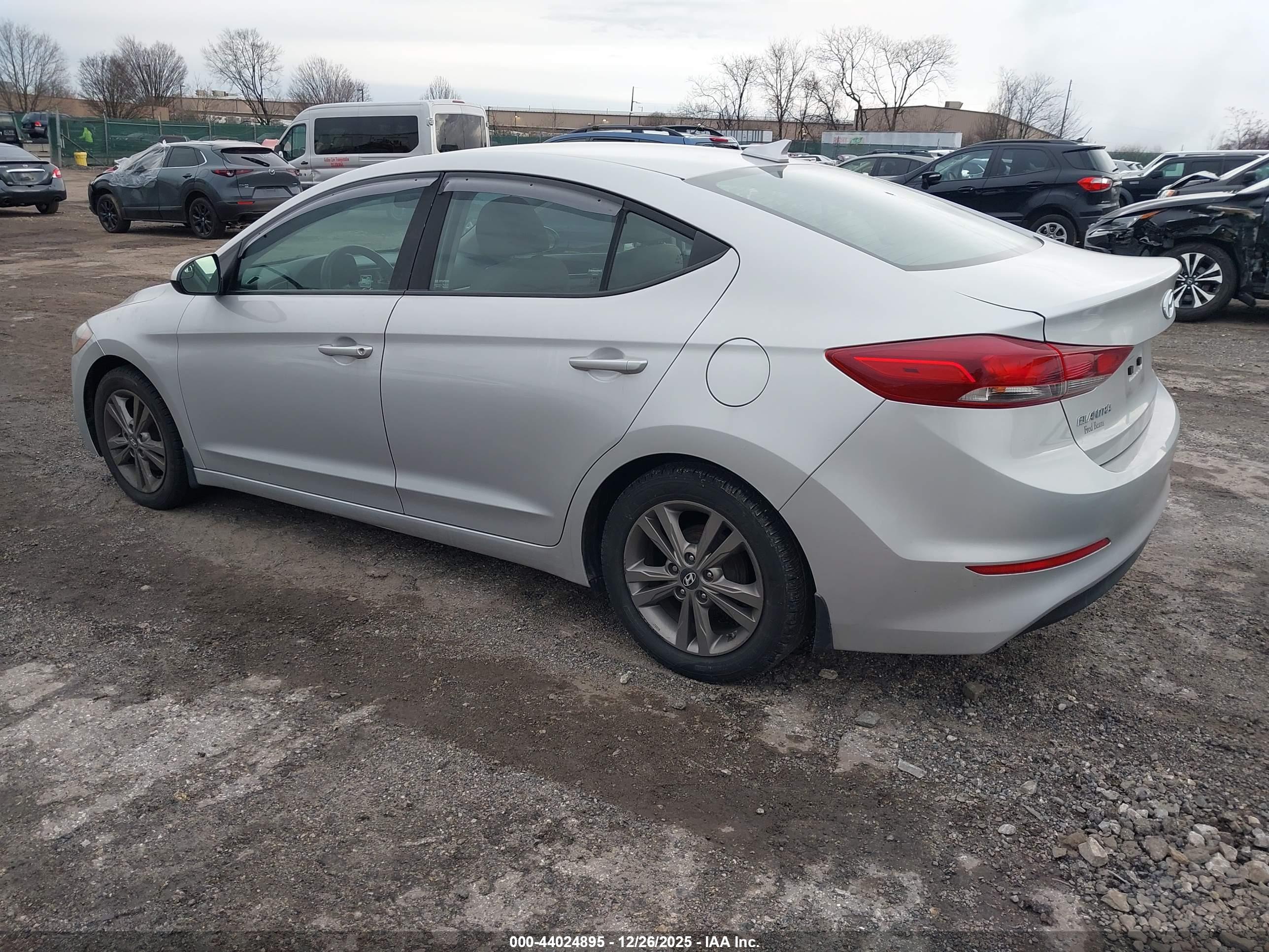 HYUNDAI ELANTRA image 3