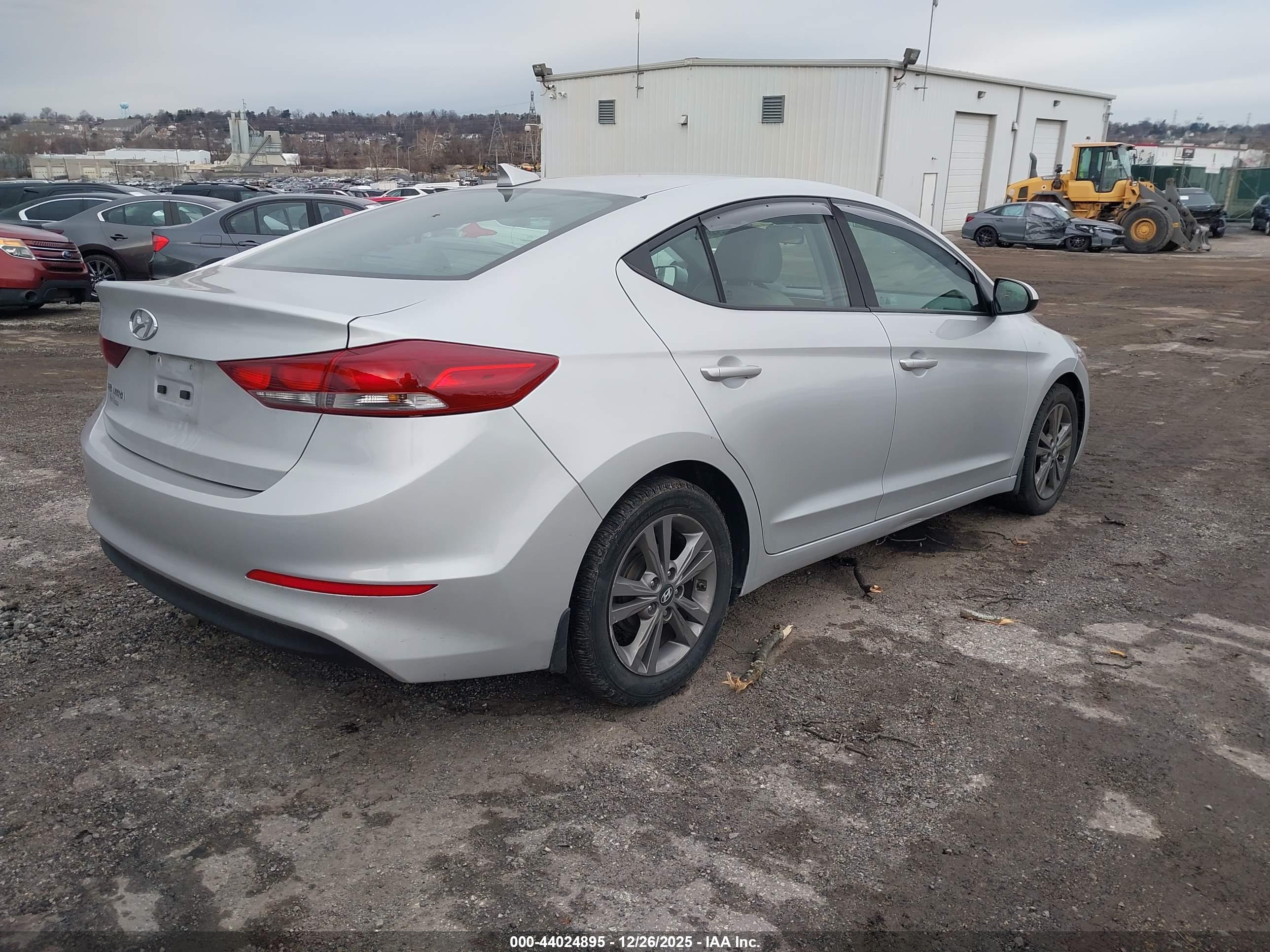 HYUNDAI ELANTRA image 4