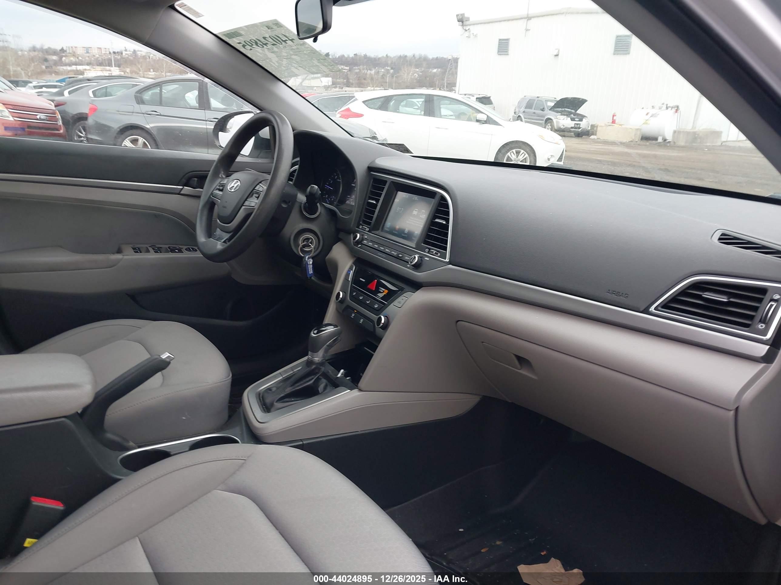 HYUNDAI ELANTRA image 5