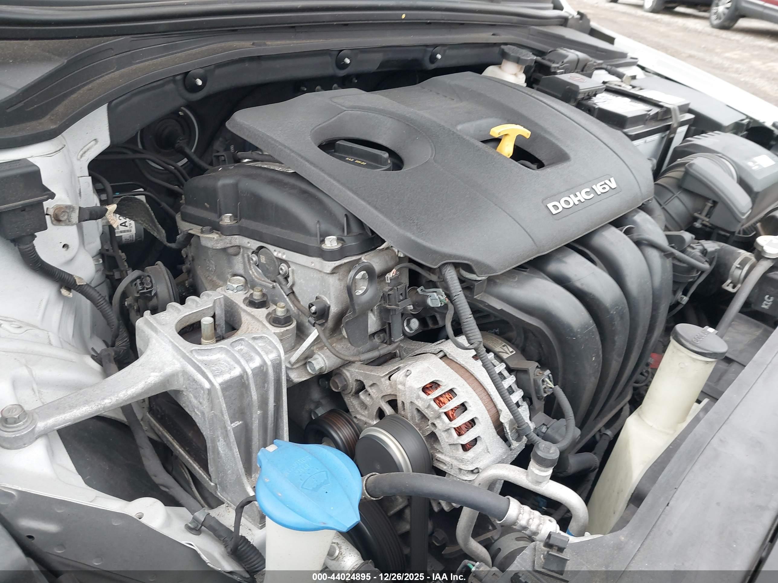 HYUNDAI ELANTRA image 6