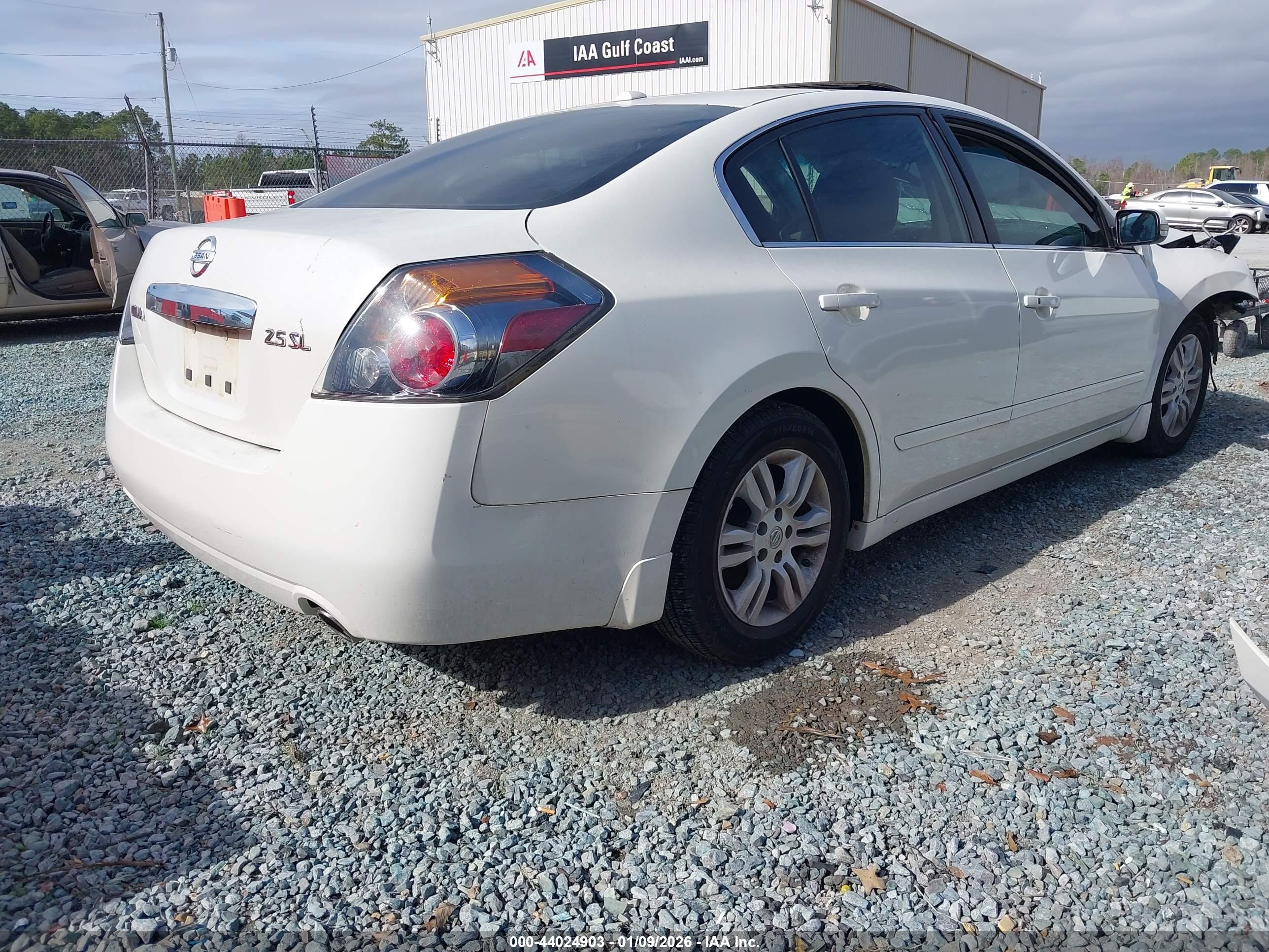 NISSAN ALTIMA image 4