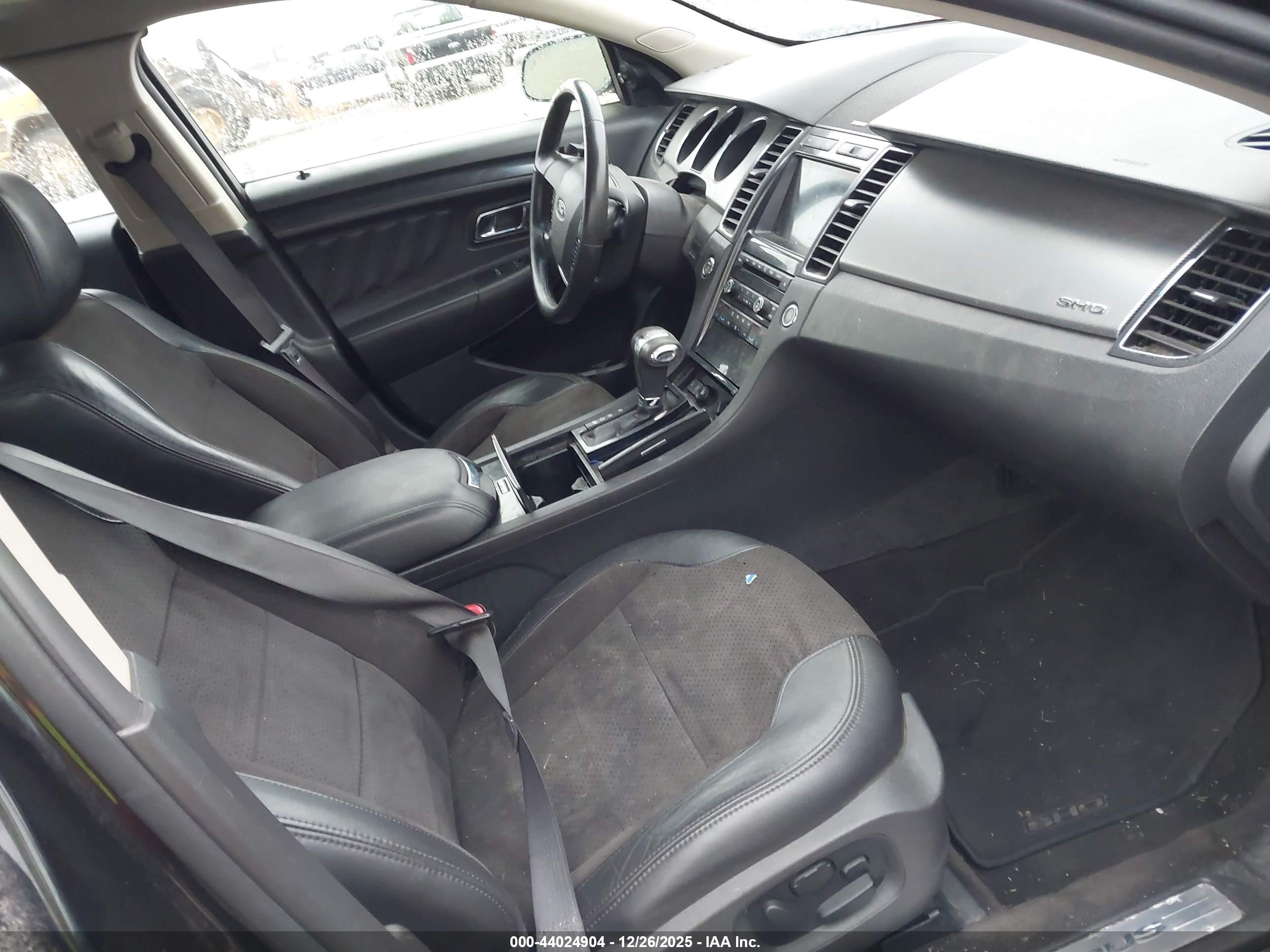FORD TAURUS image 5