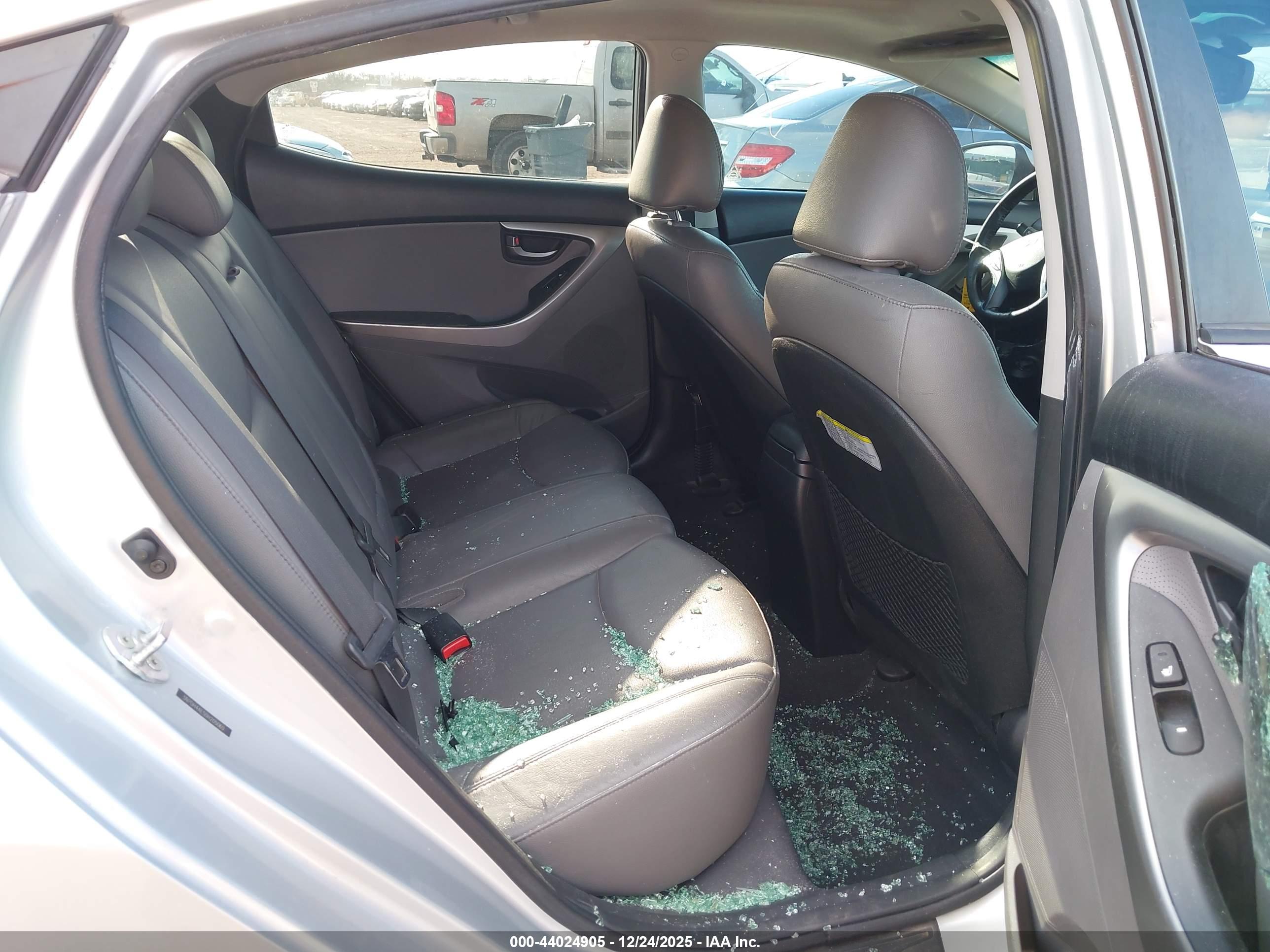 HYUNDAI ELANTRA image 8