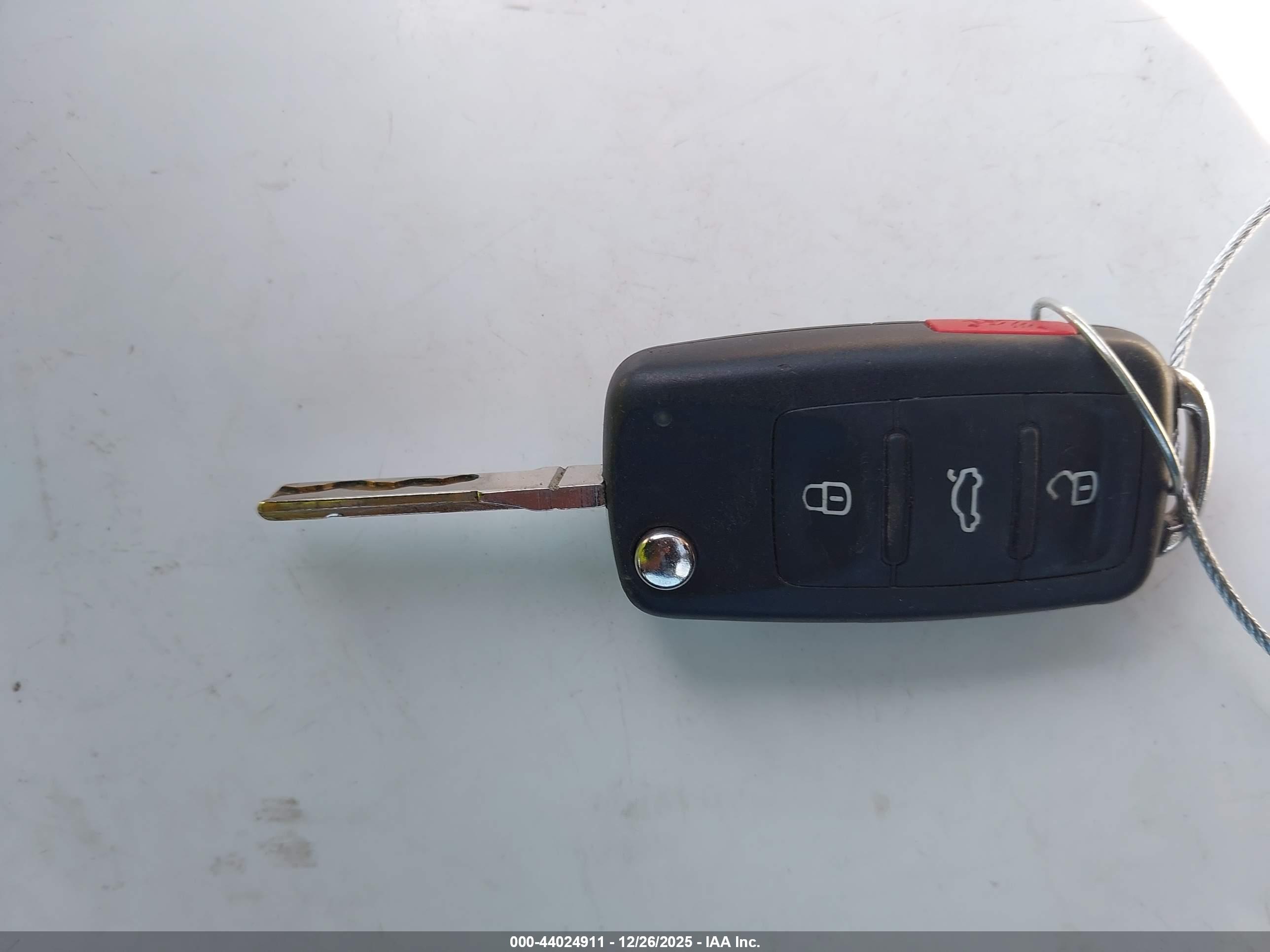 VOLKSWAGEN BEETLE image 11