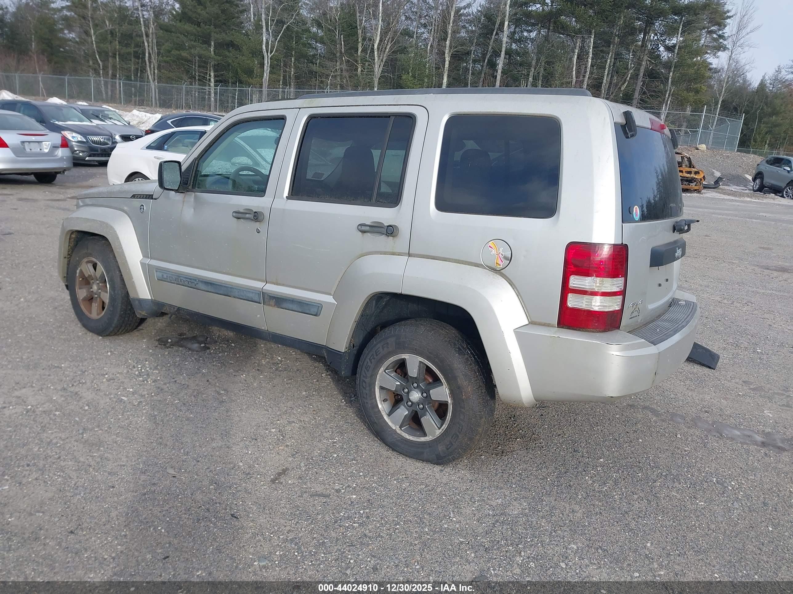 JEEP LIBERTY image 3