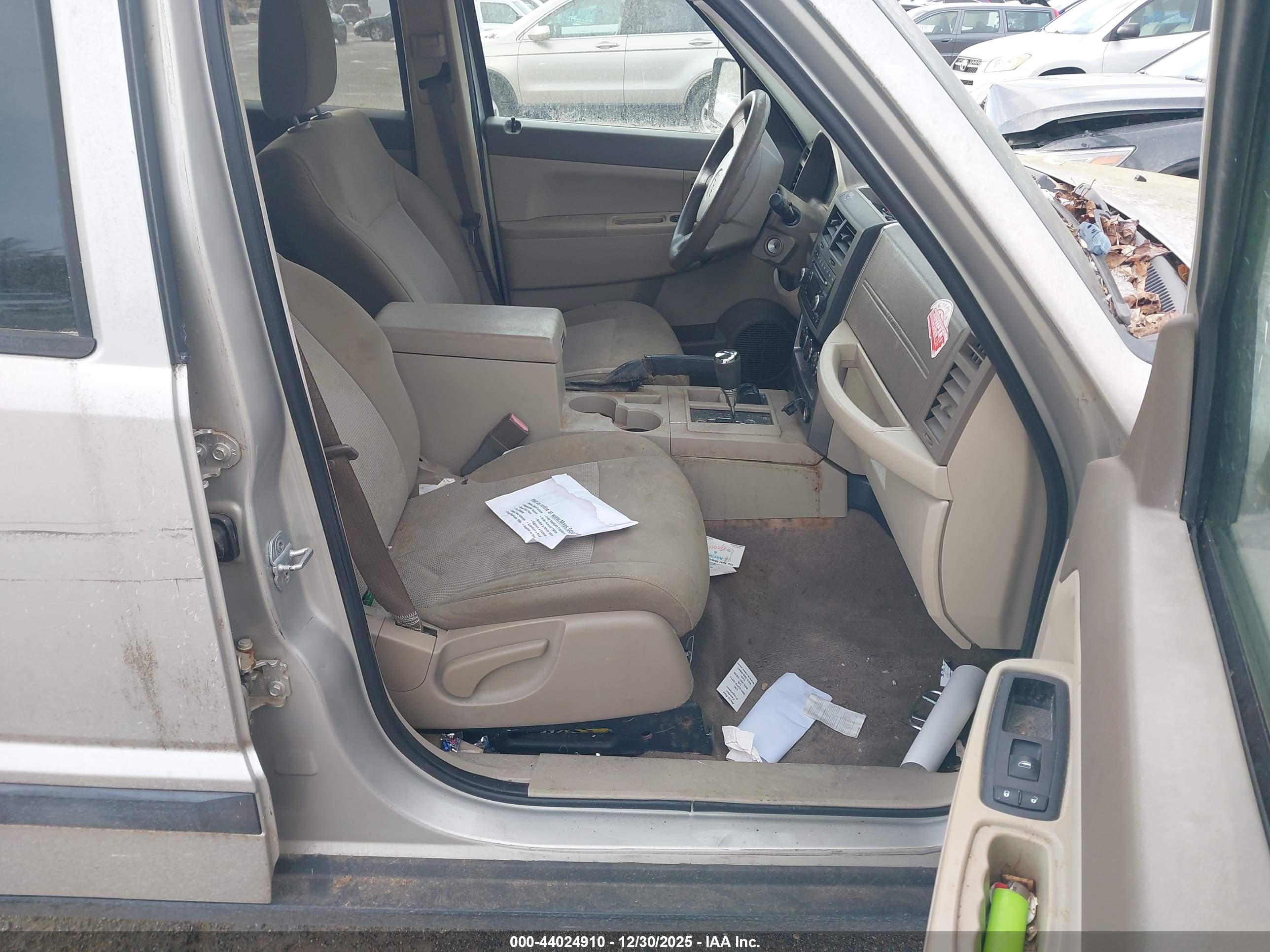 JEEP LIBERTY image 5