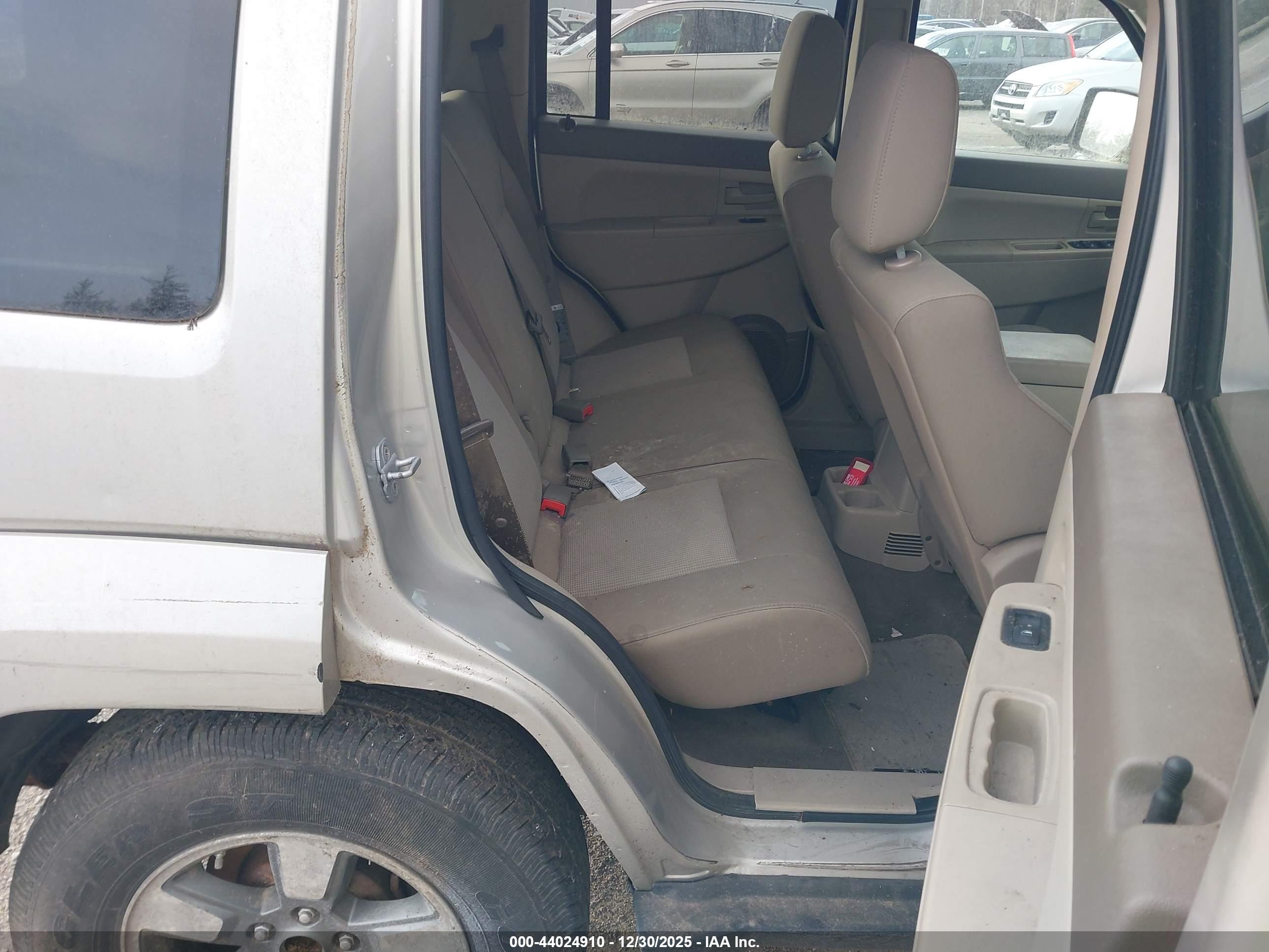 JEEP LIBERTY image 8