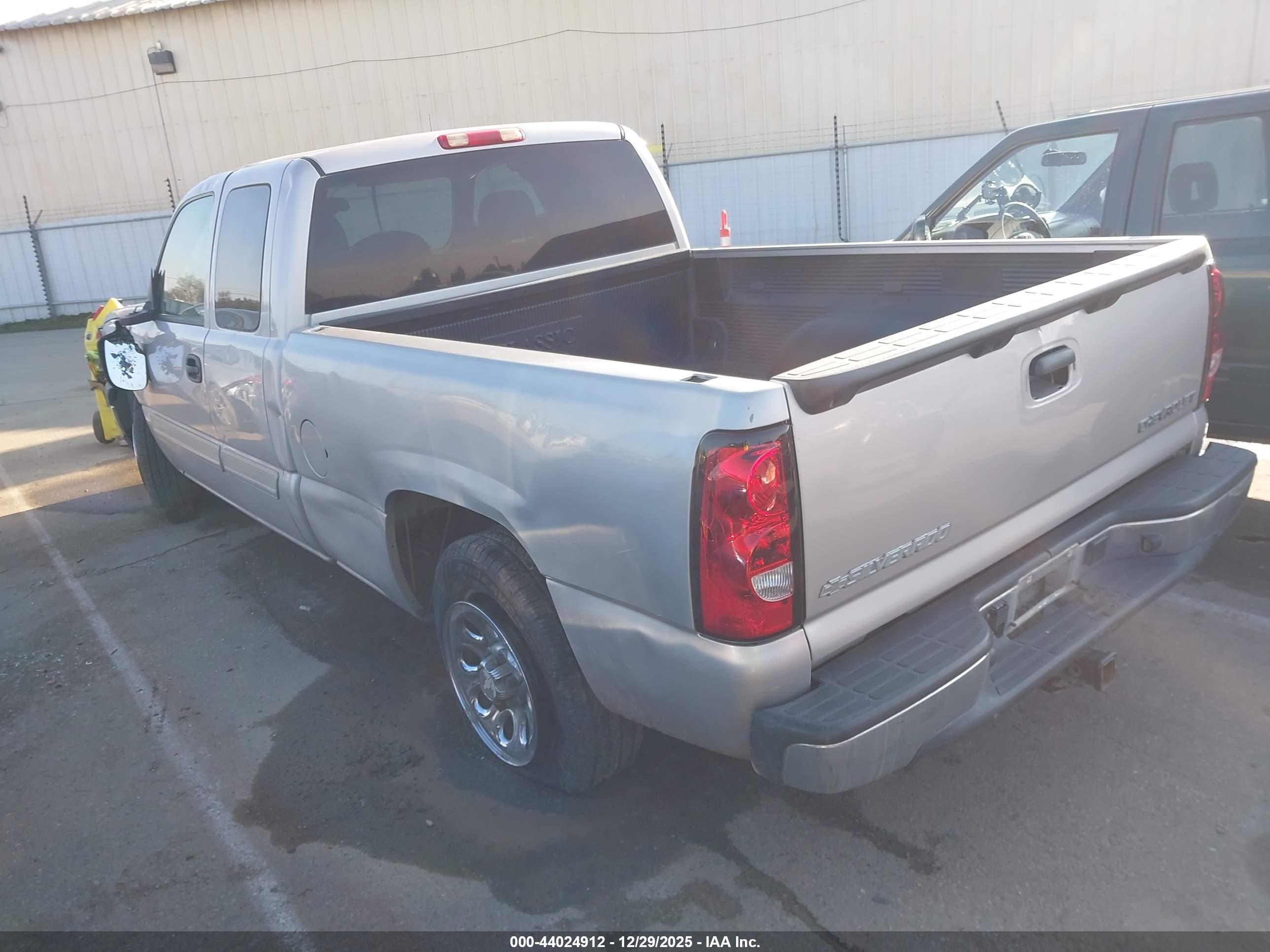 CHEVROLET SILVERADO image 3