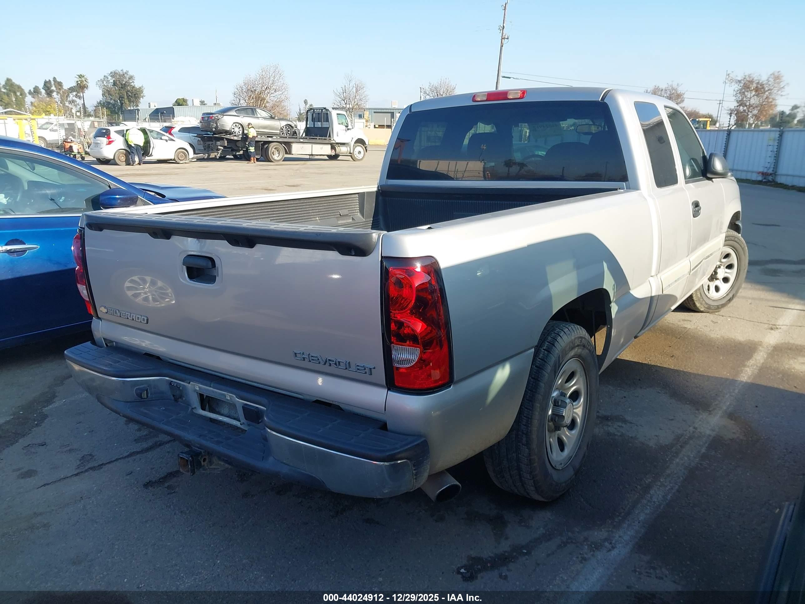 CHEVROLET SILVERADO image 4