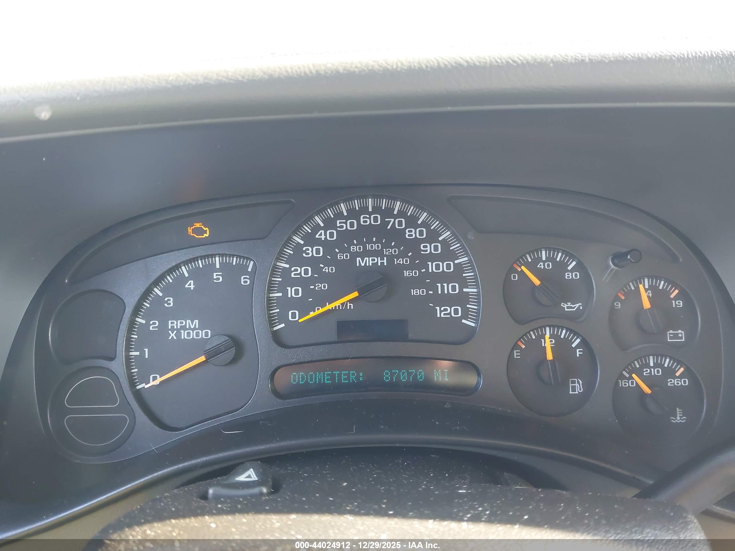 CHEVROLET SILVERADO image 7