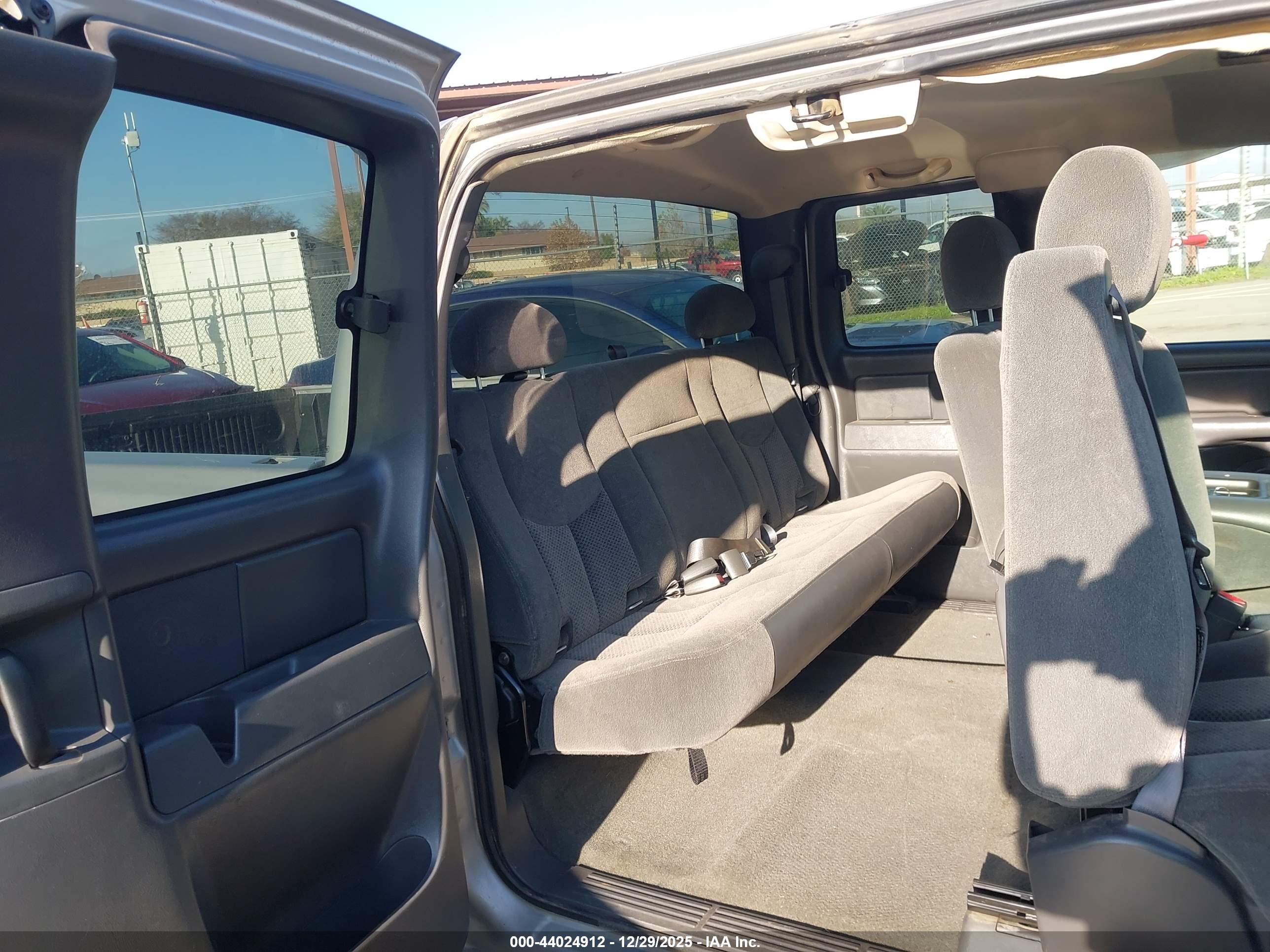 CHEVROLET SILVERADO image 8