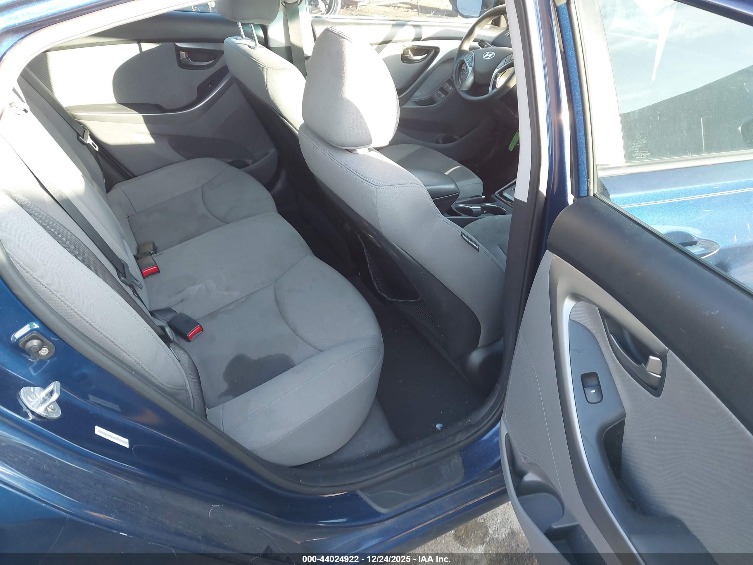 HYUNDAI ELANTRA image 8