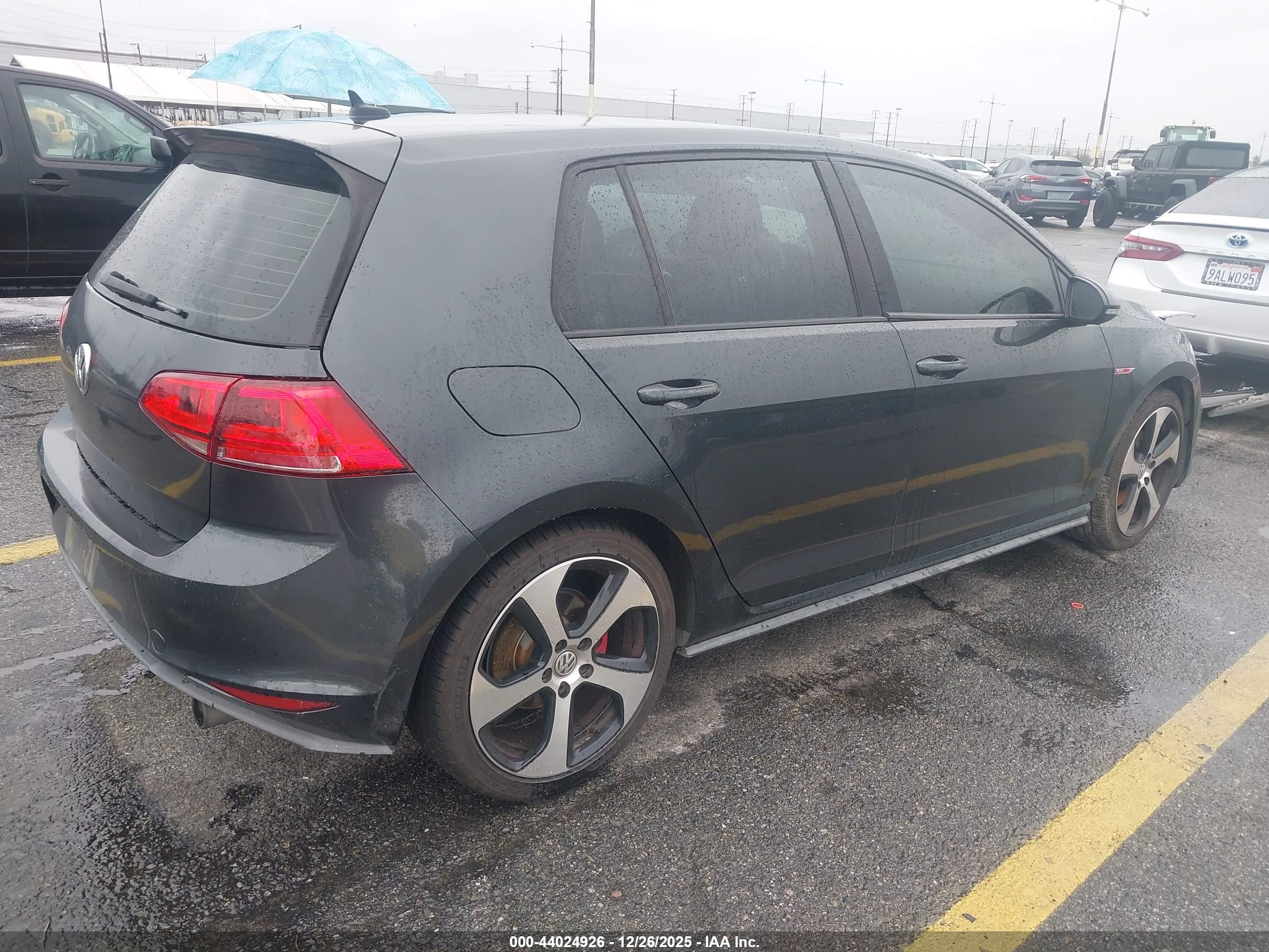 VOLKSWAGEN GOLF image 4