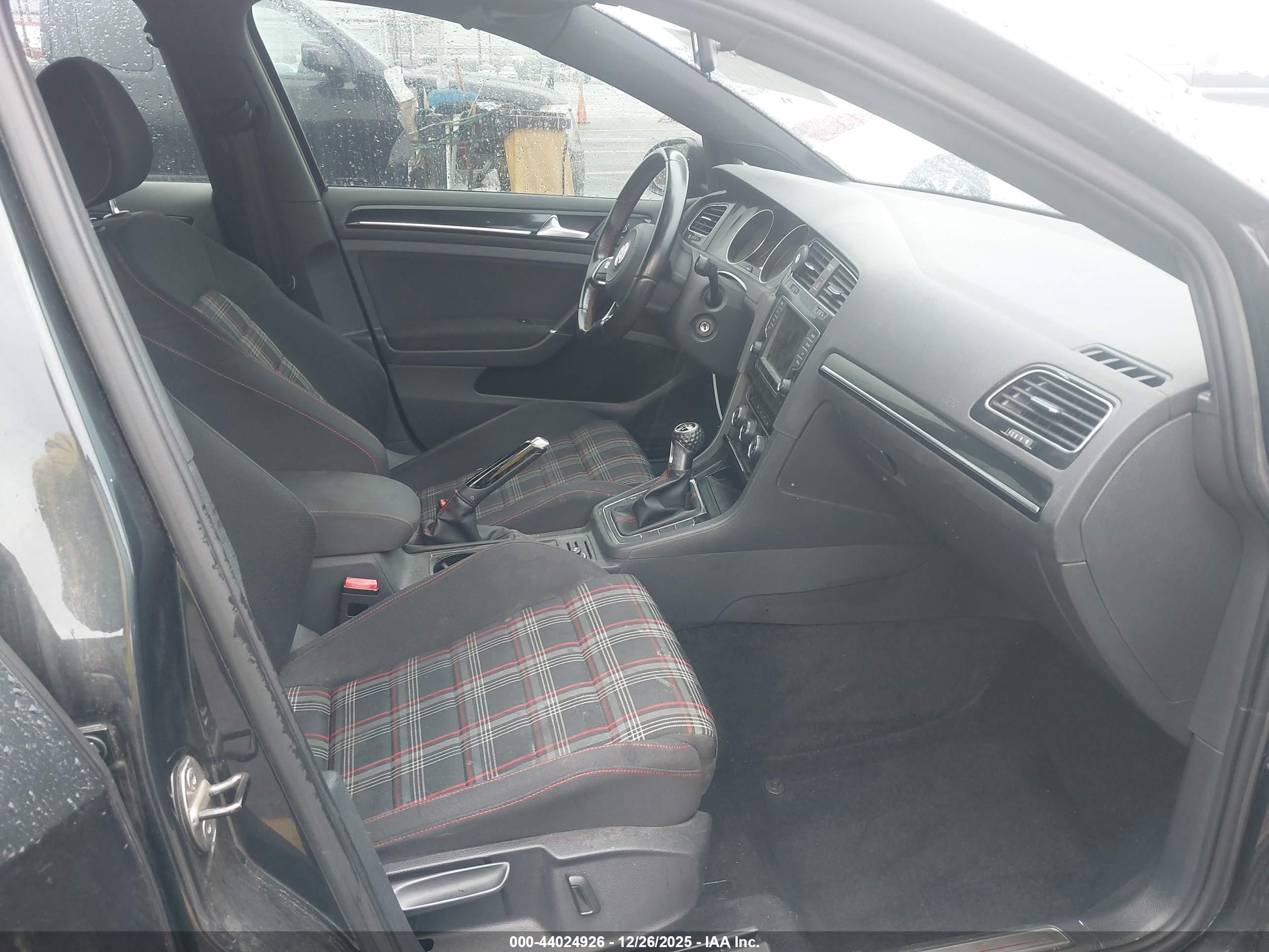 VOLKSWAGEN GOLF image 5