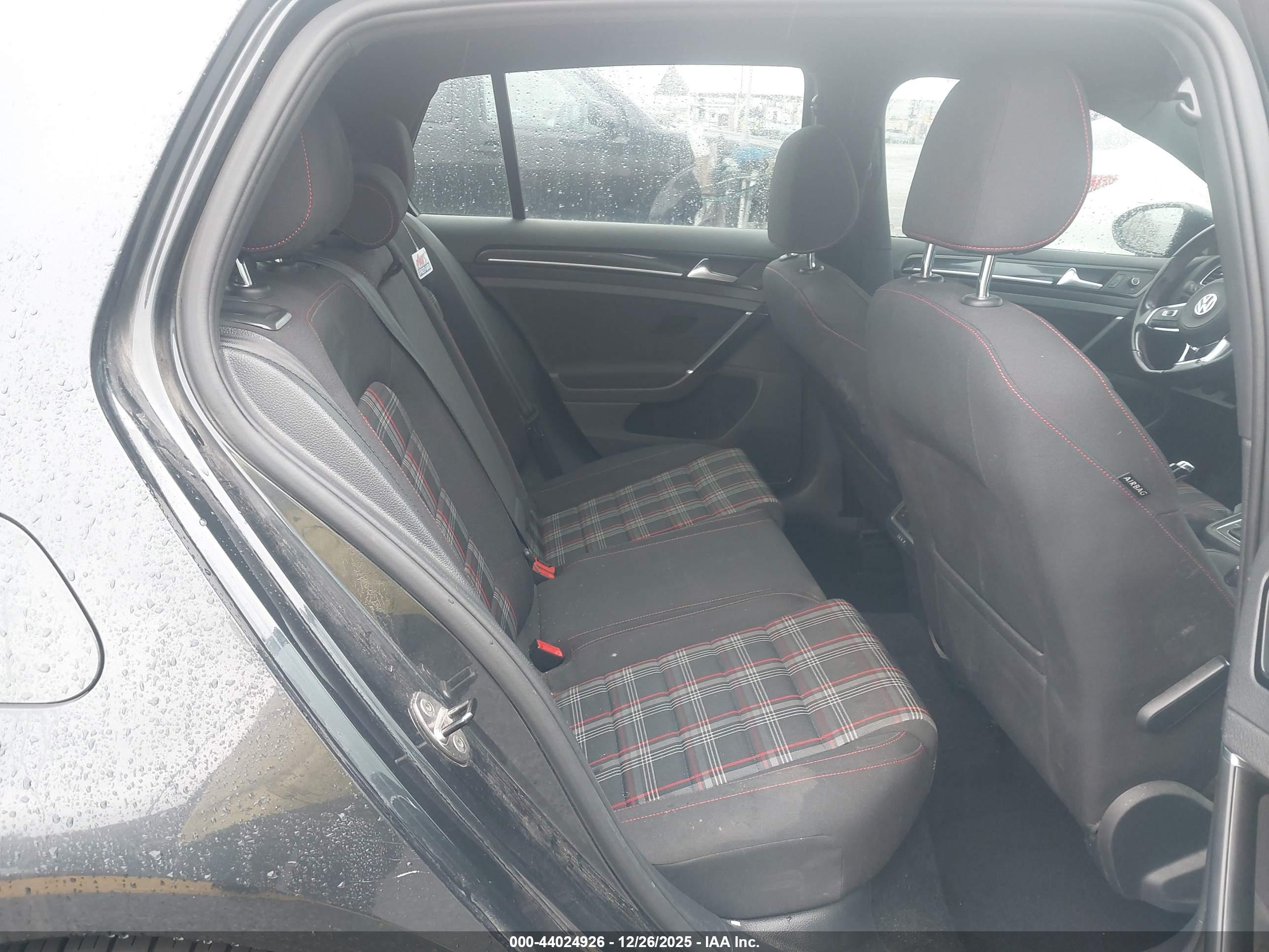 VOLKSWAGEN GOLF image 8