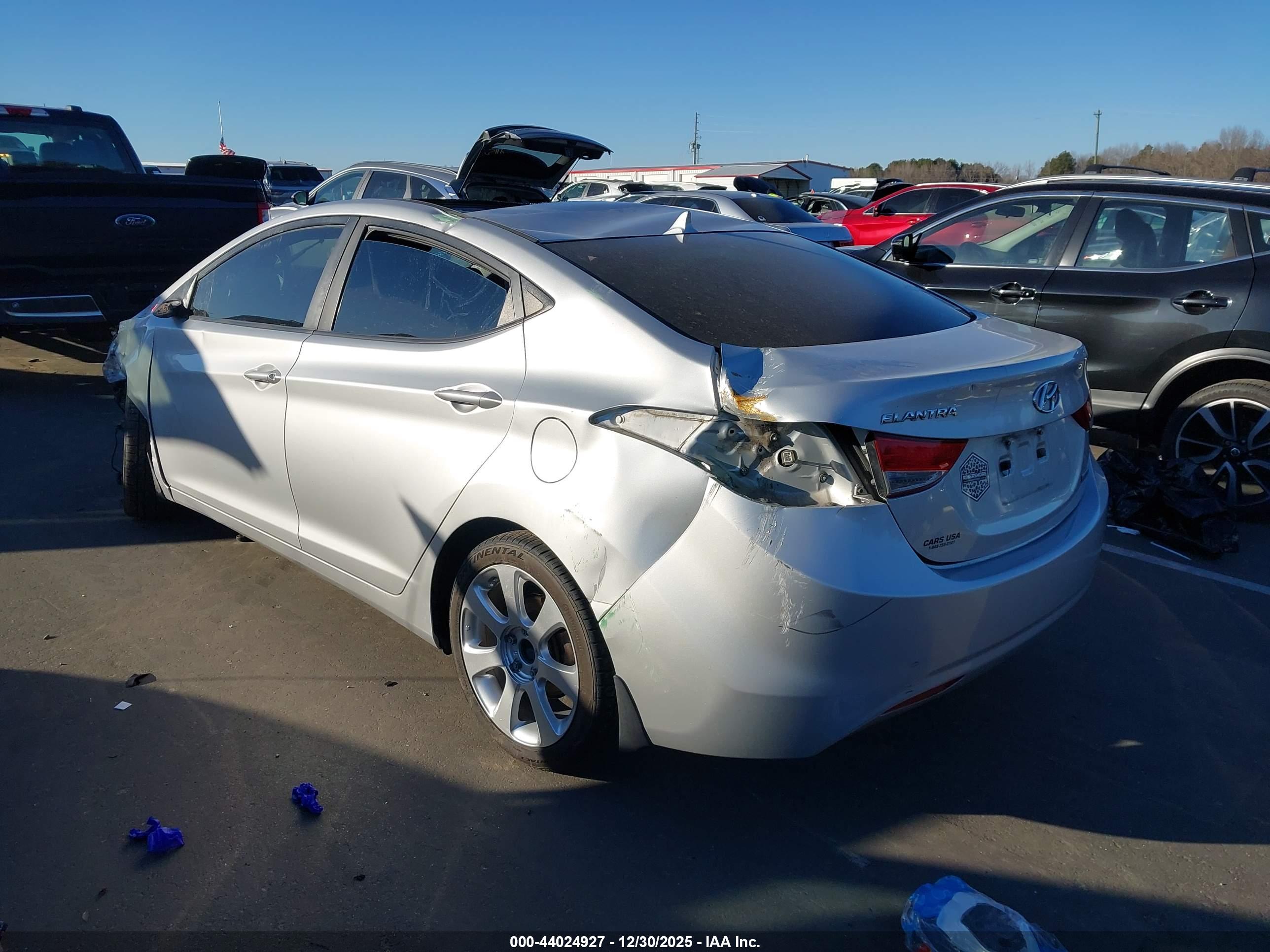 HYUNDAI ELANTRA image 3