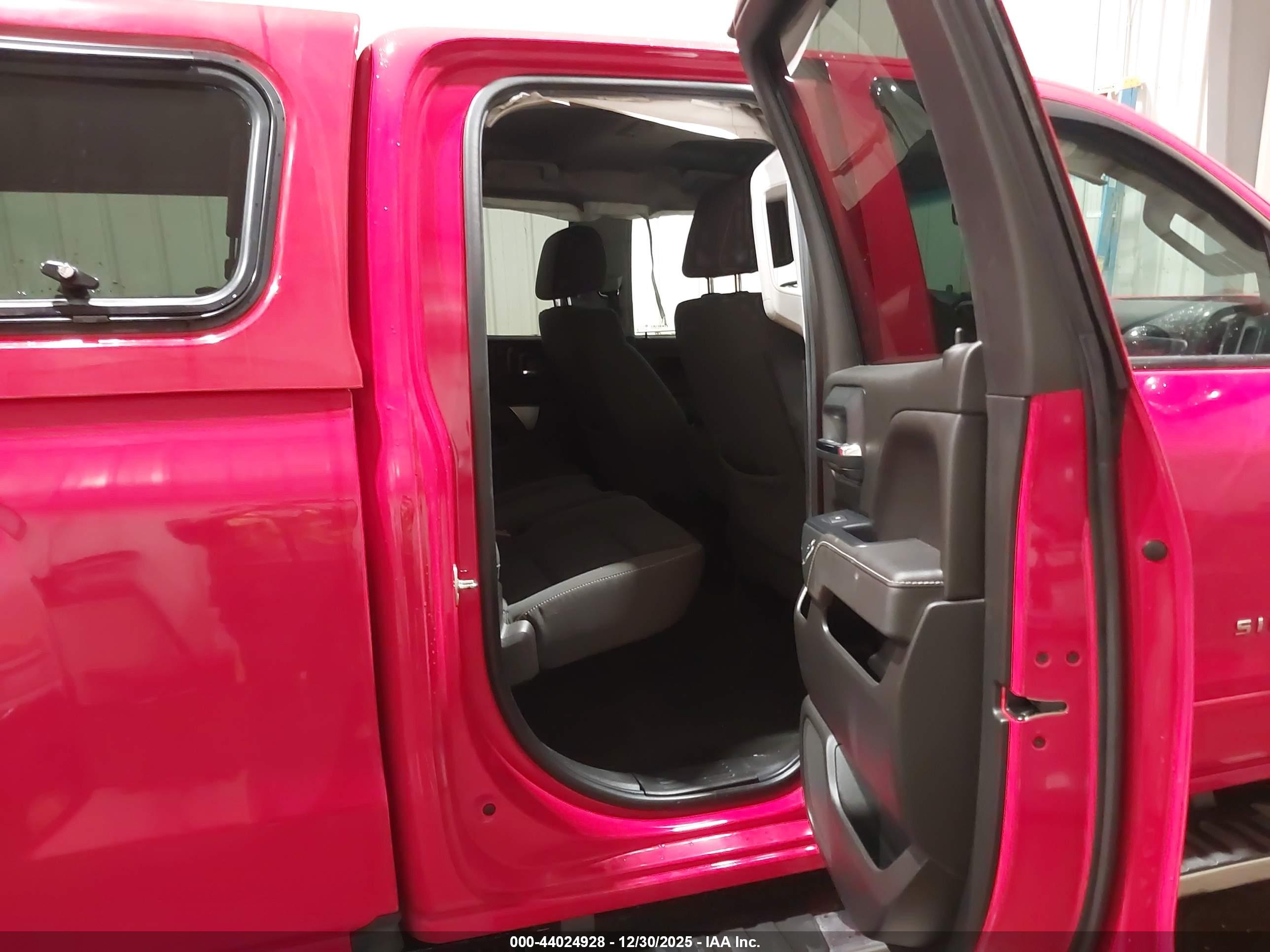 CHEVROLET SILVERADO image 8