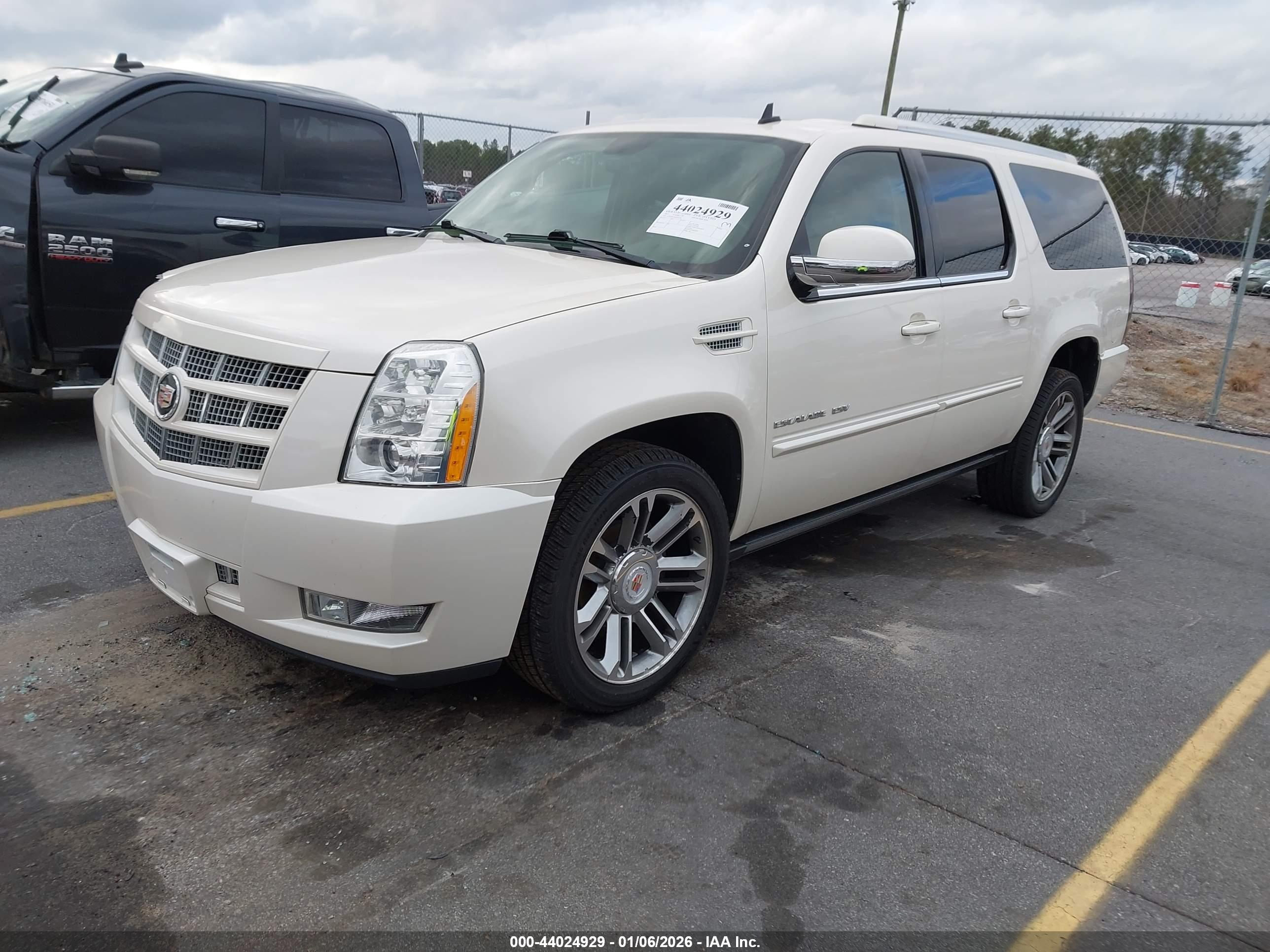 CADILLAC ESCALADE image 2