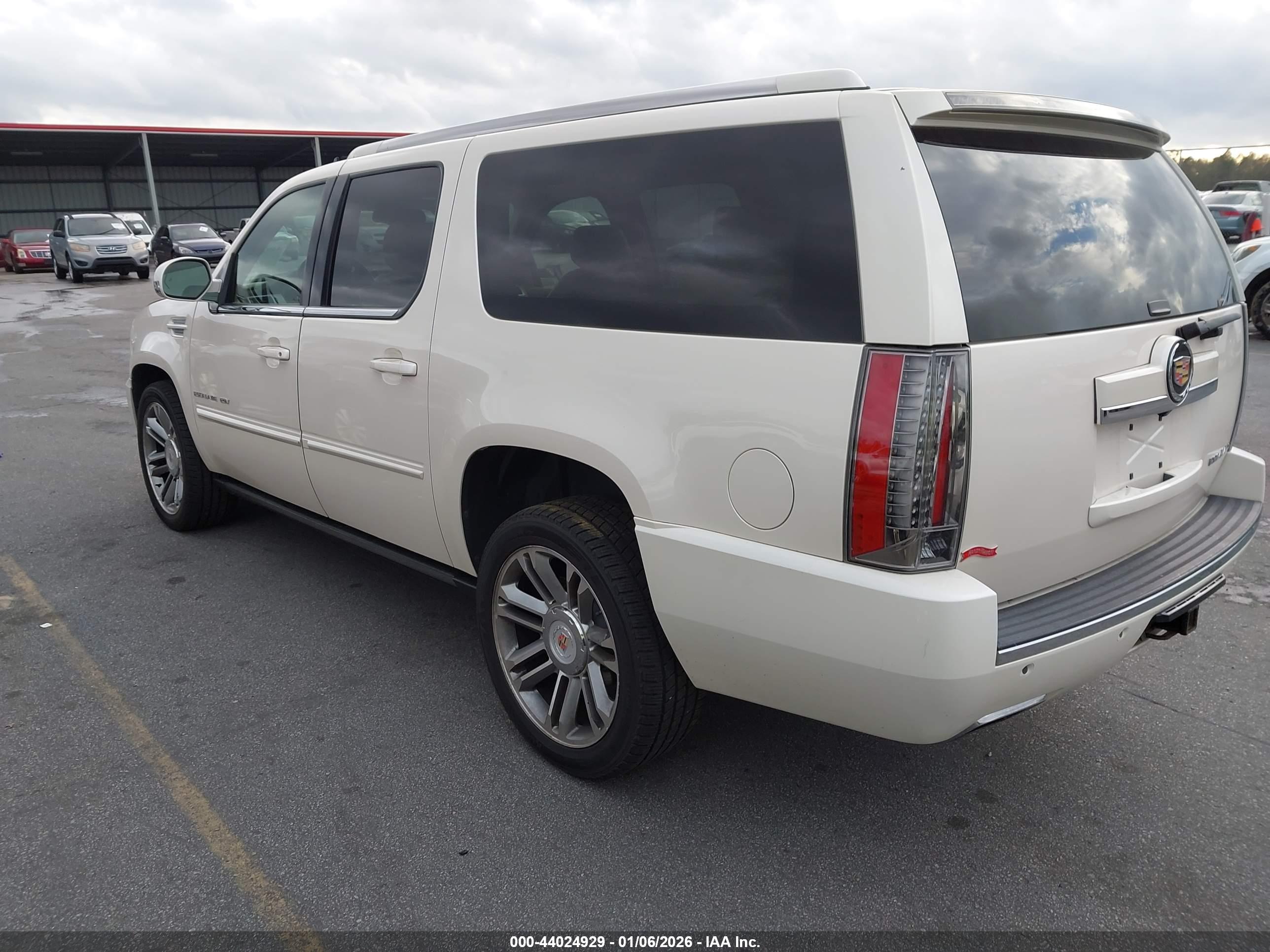 CADILLAC ESCALADE image 3