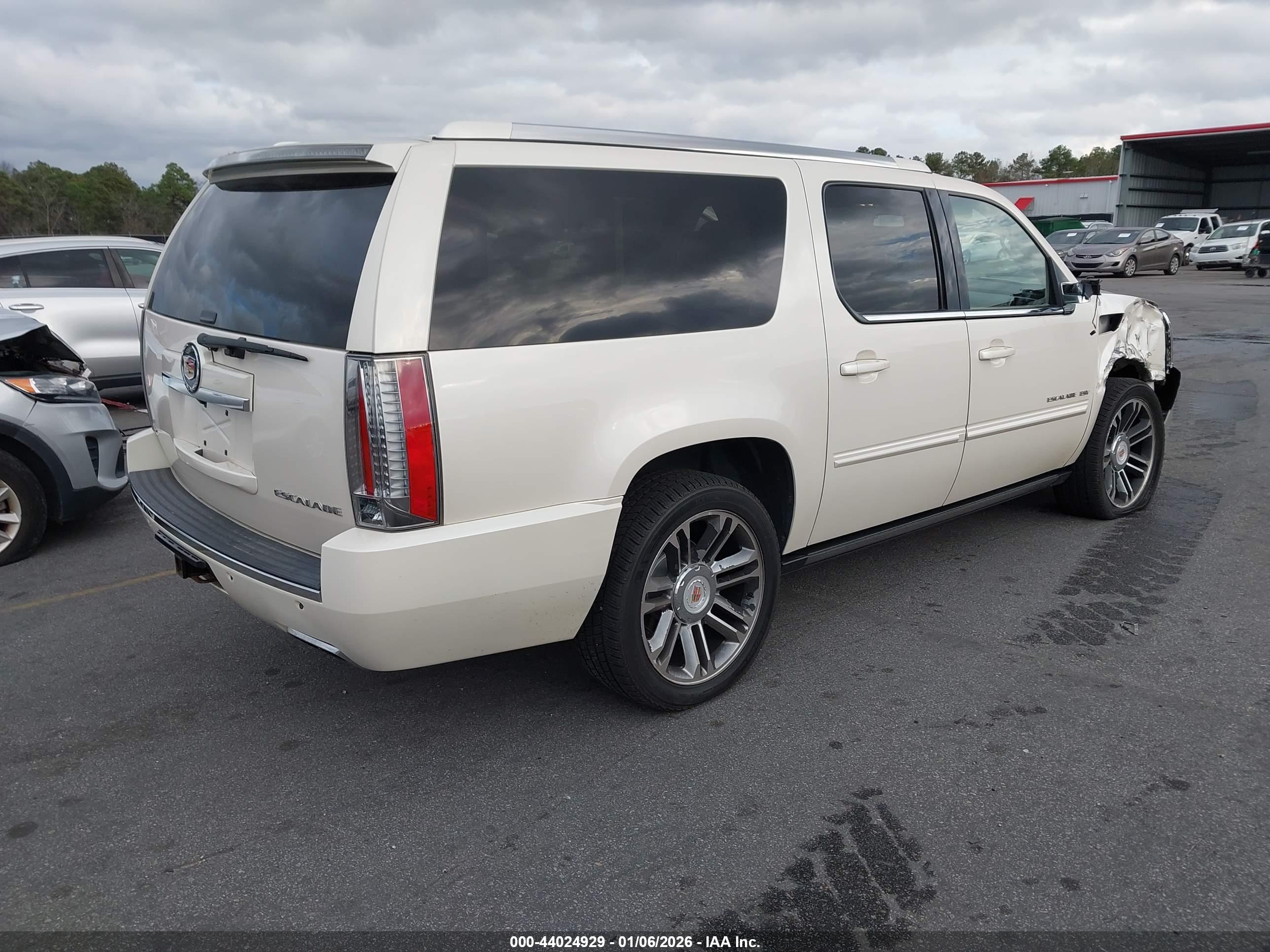 CADILLAC ESCALADE image 4