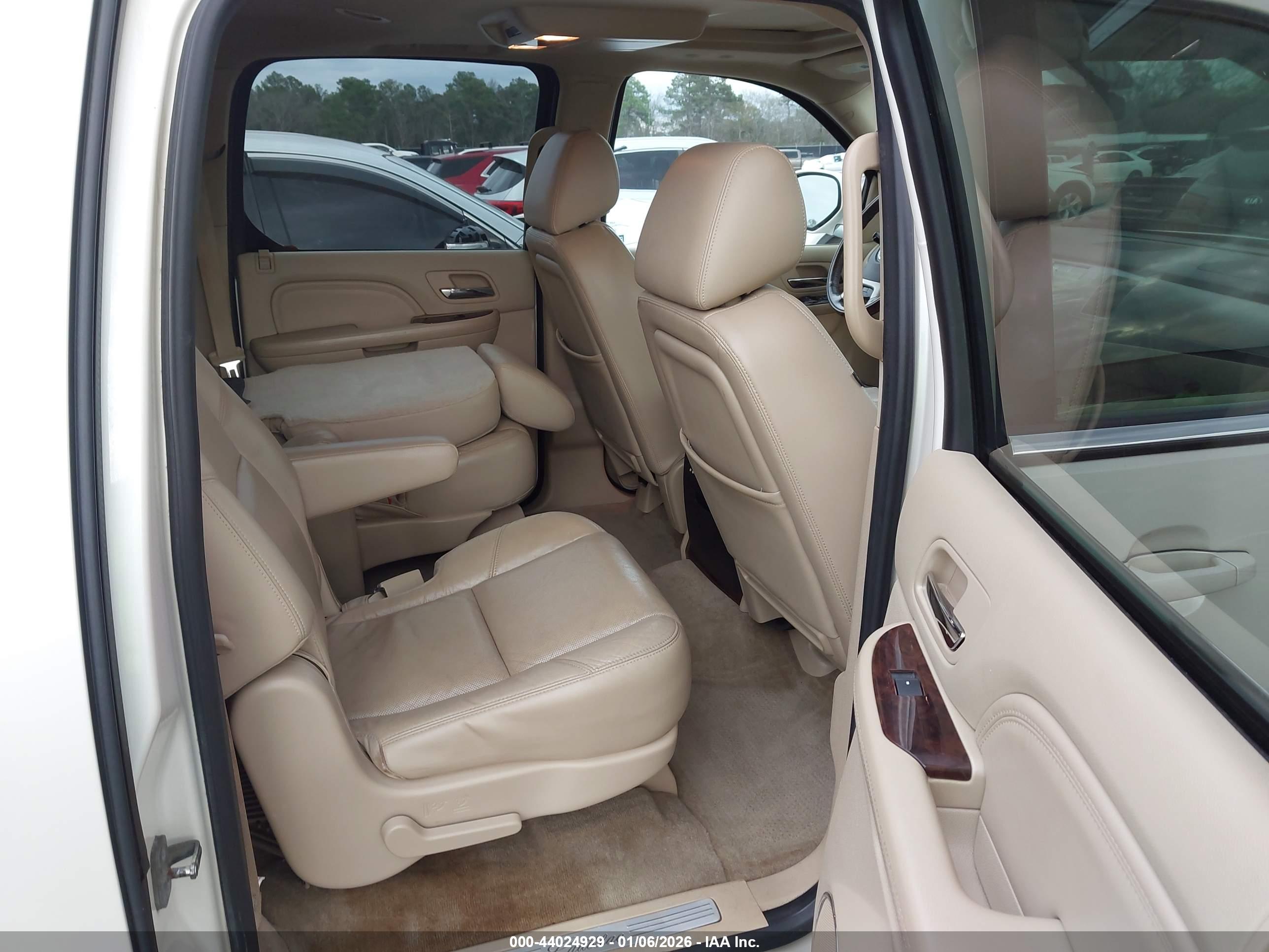 CADILLAC ESCALADE image 8