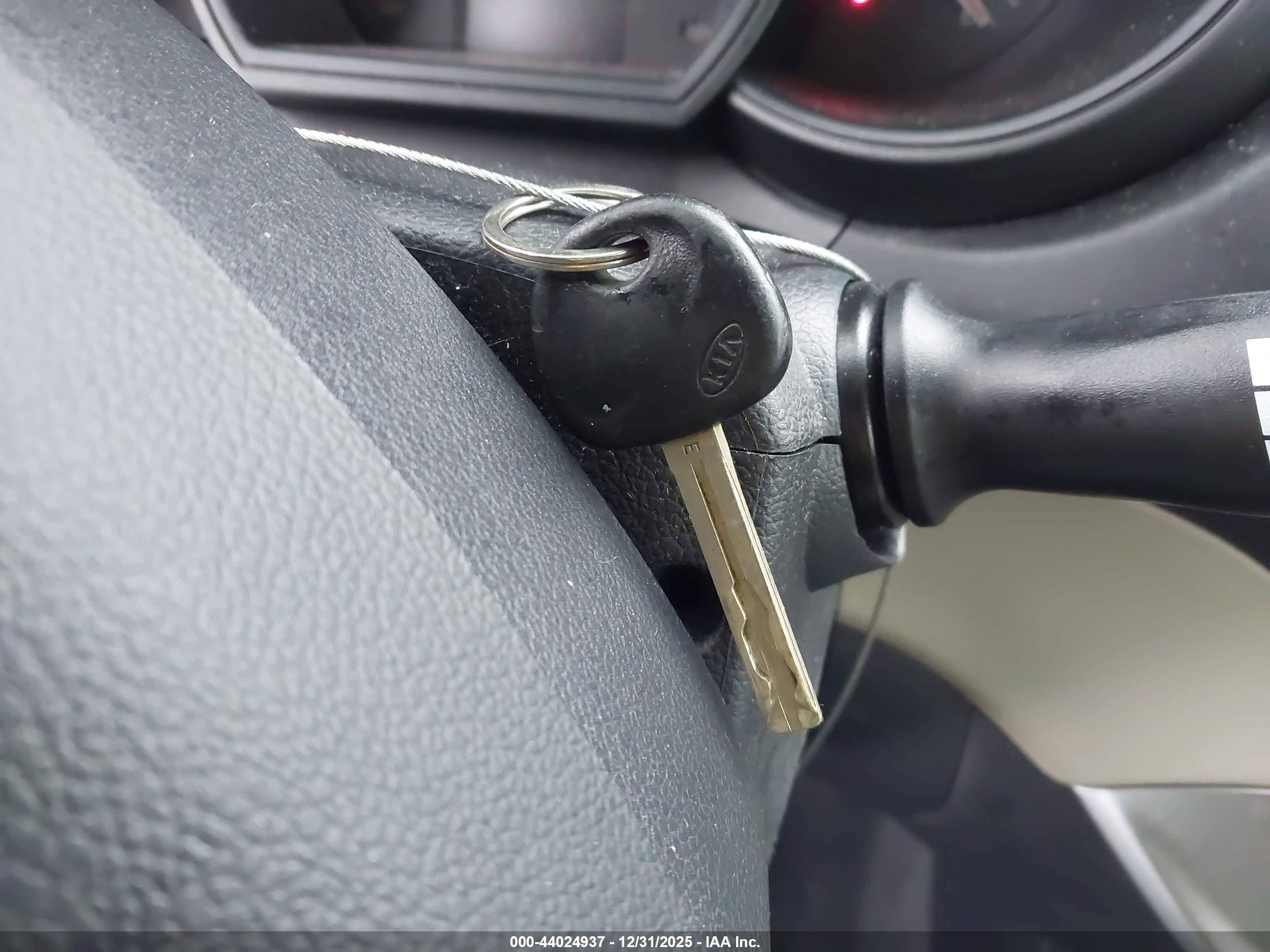 KIA RIO image 11