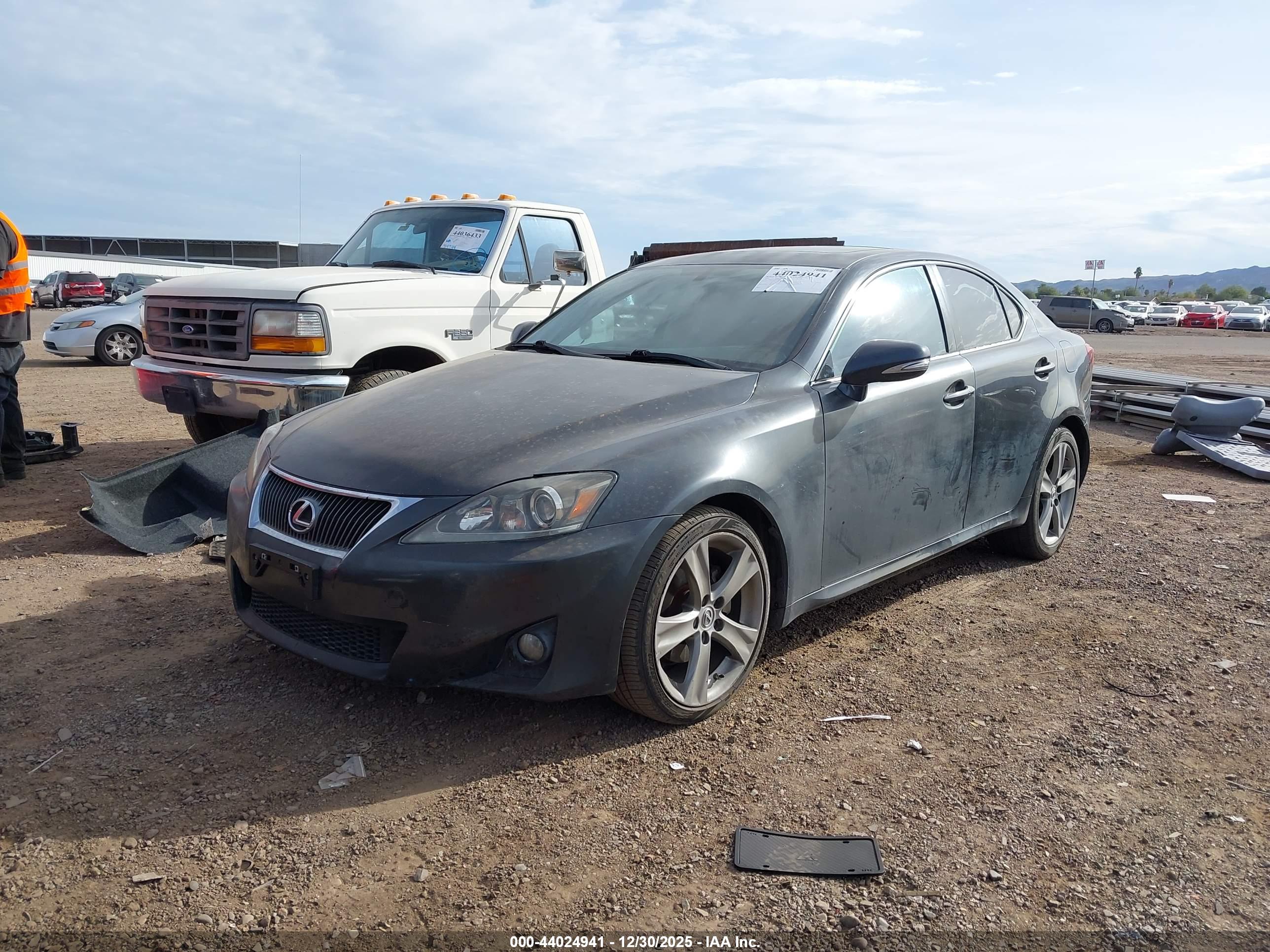LEXUS IS image 2