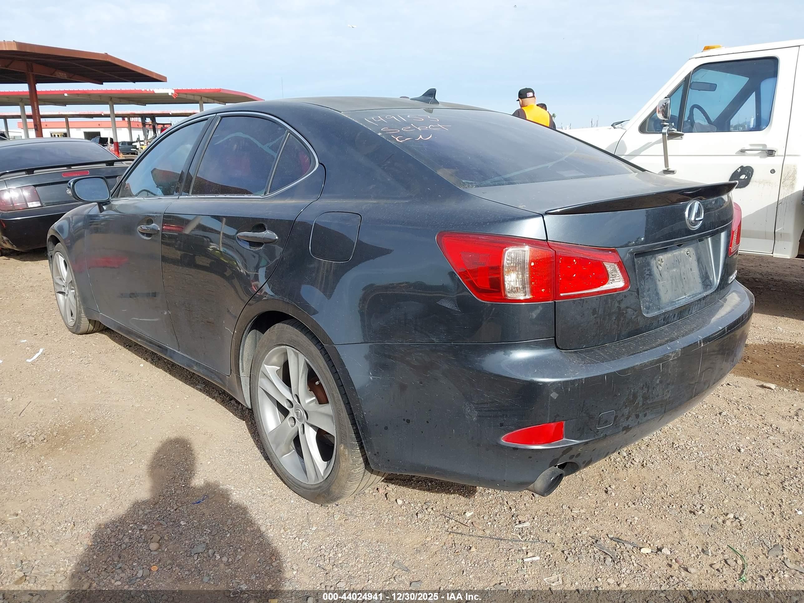 LEXUS IS image 3