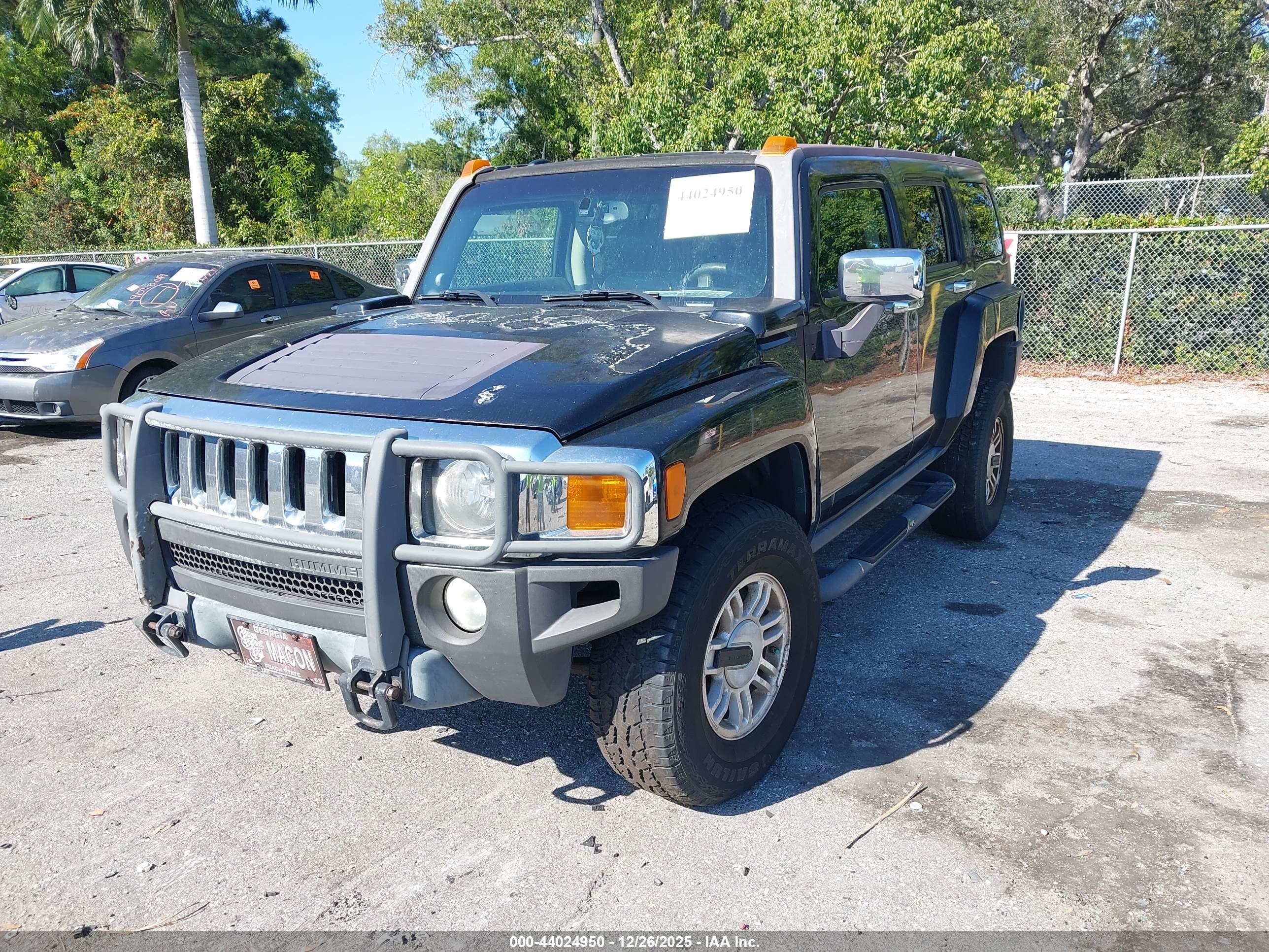 HUMMER H3 image 2