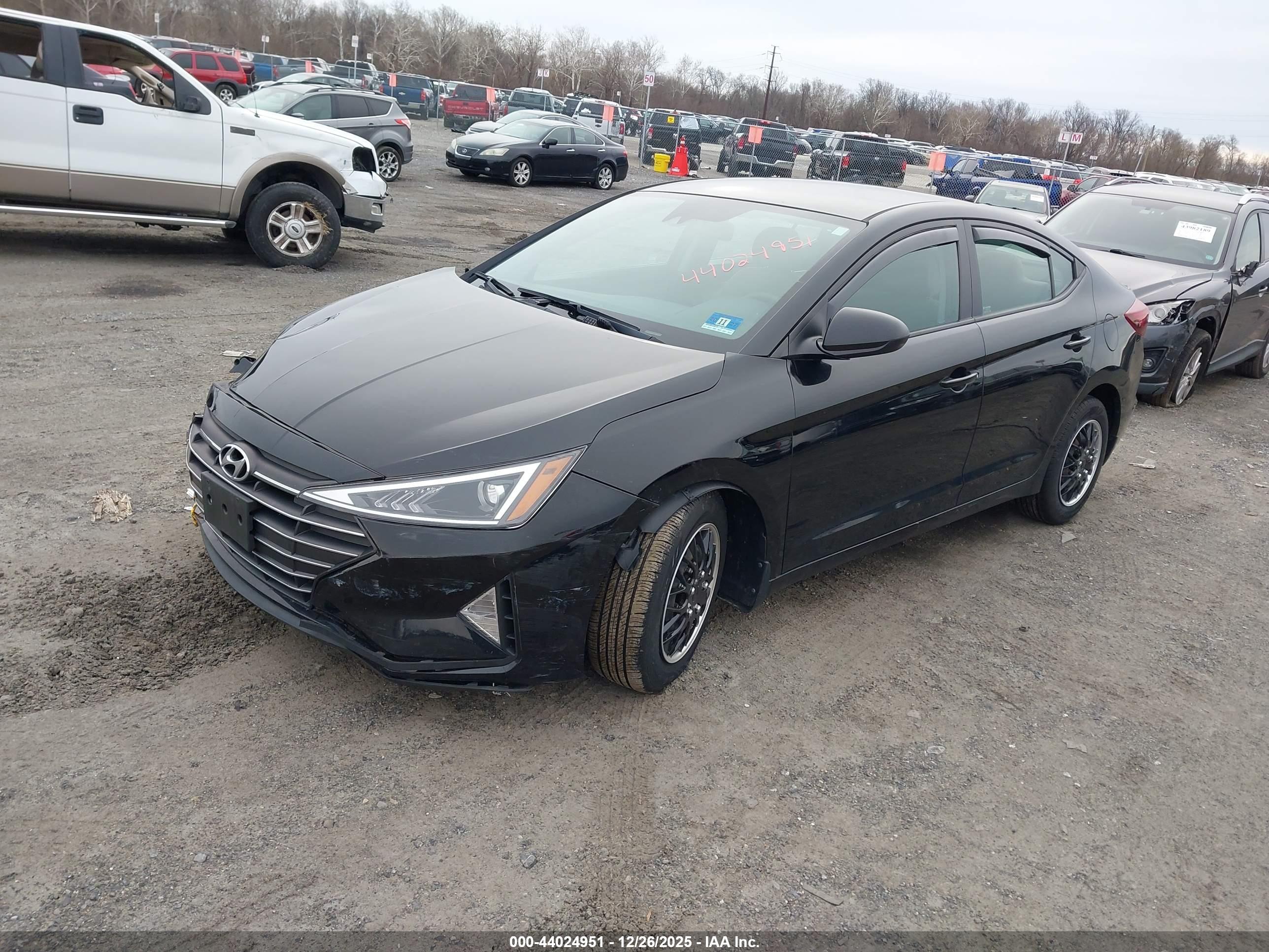 HYUNDAI ELANTRA image 2