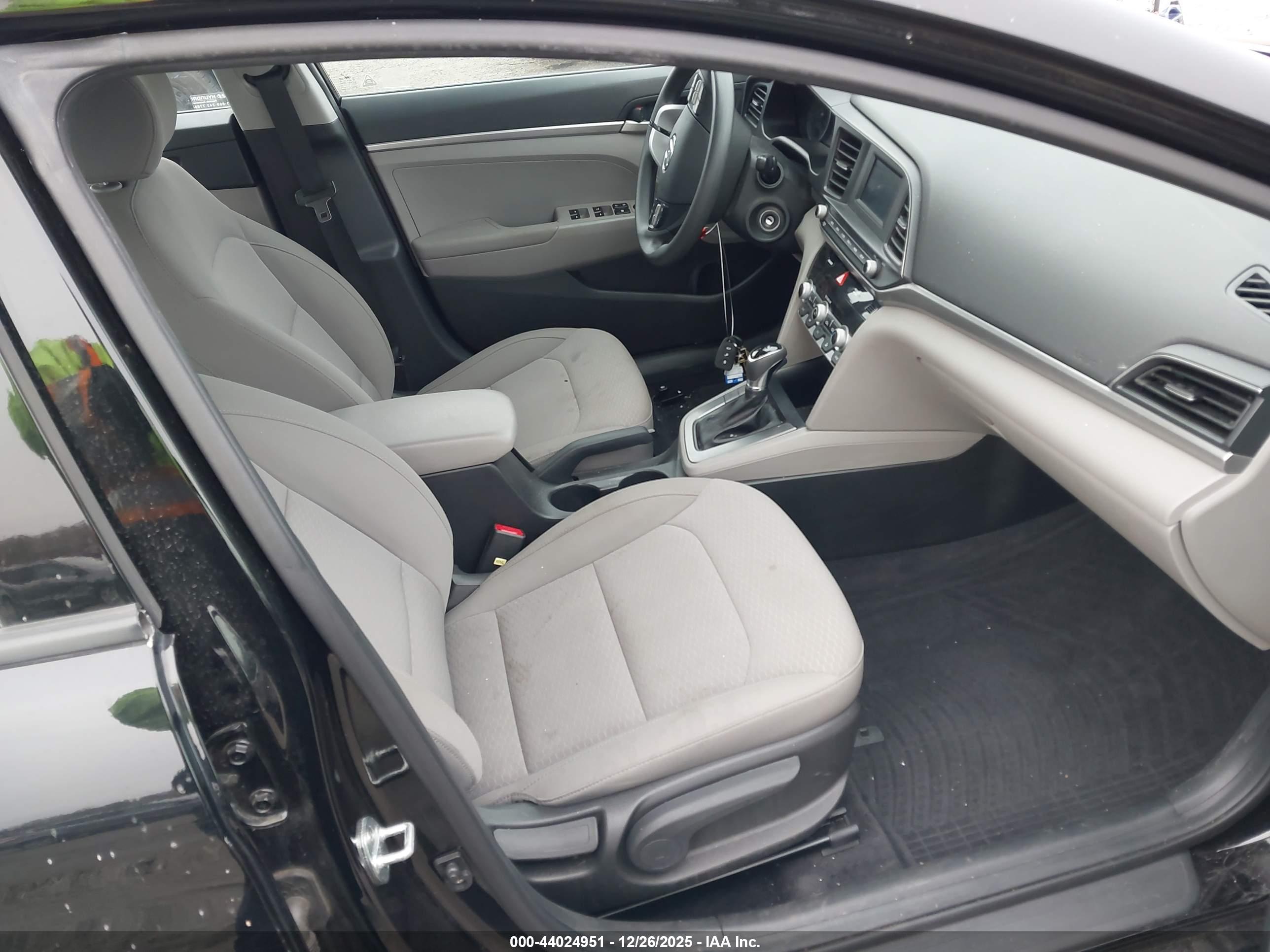 HYUNDAI ELANTRA image 5